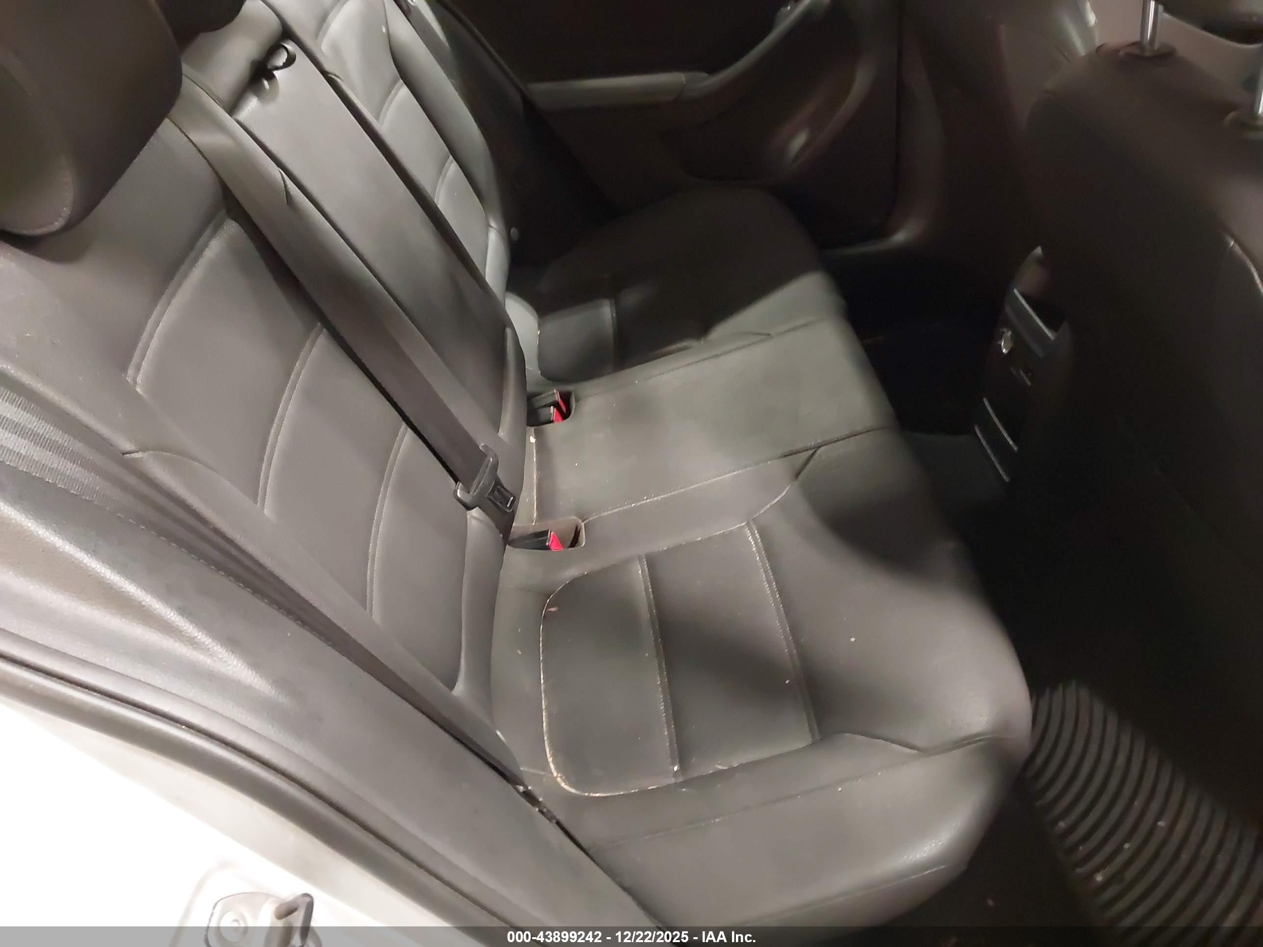VOLKSWAGEN JETTA image 8