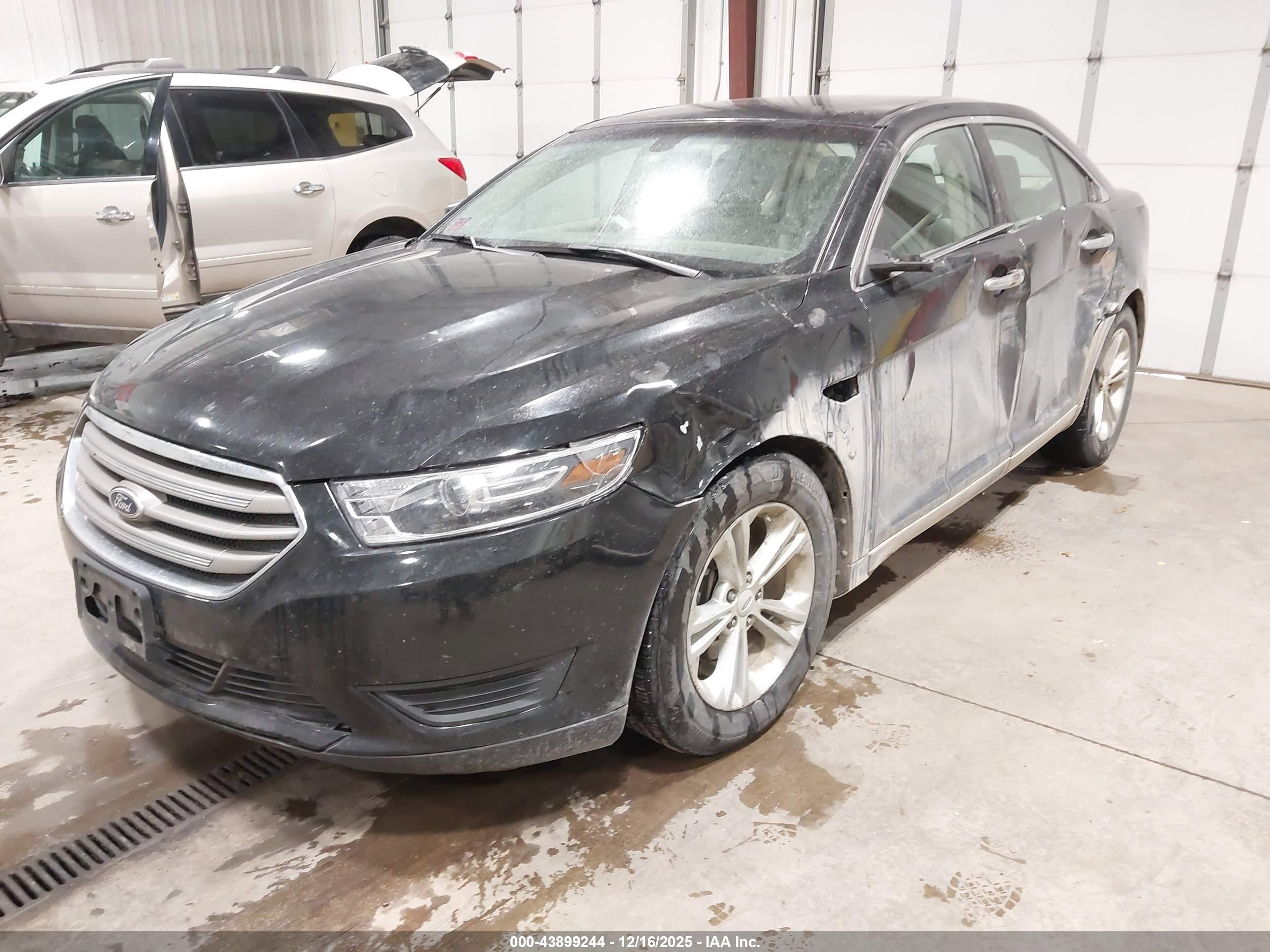 FORD TAURUS image 2