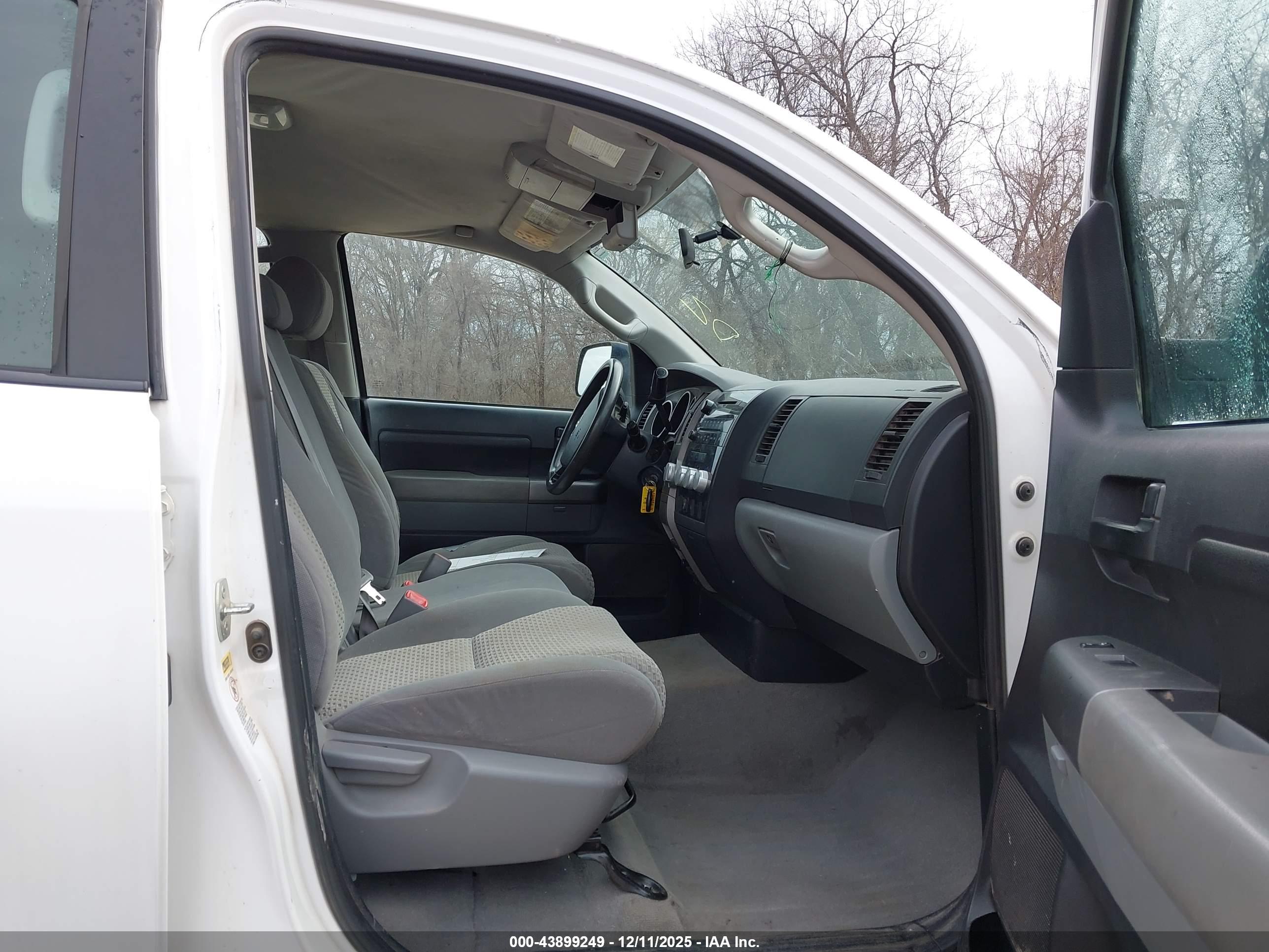 TOYOTA TUNDRA image 5
