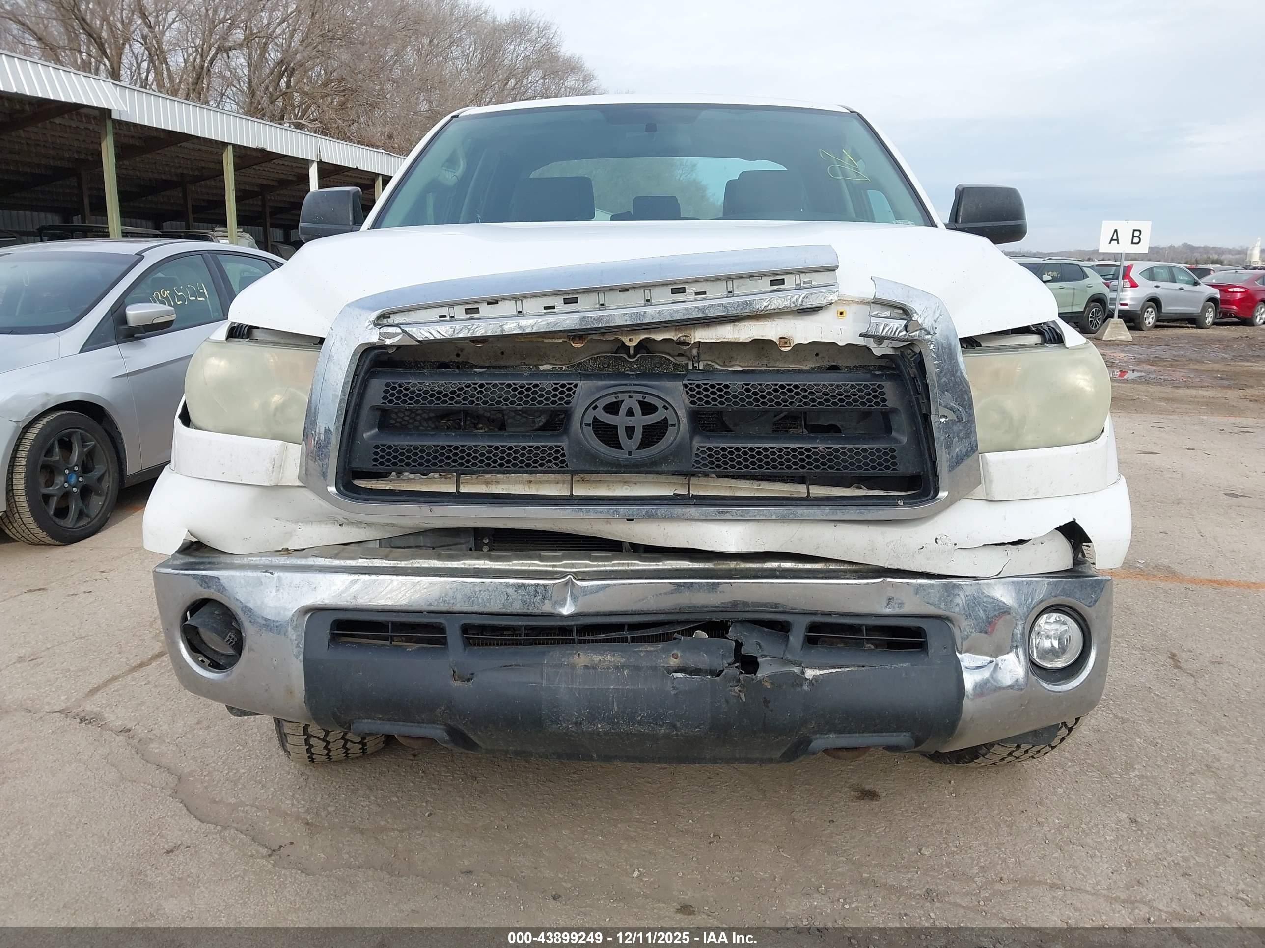 TOYOTA TUNDRA image 6