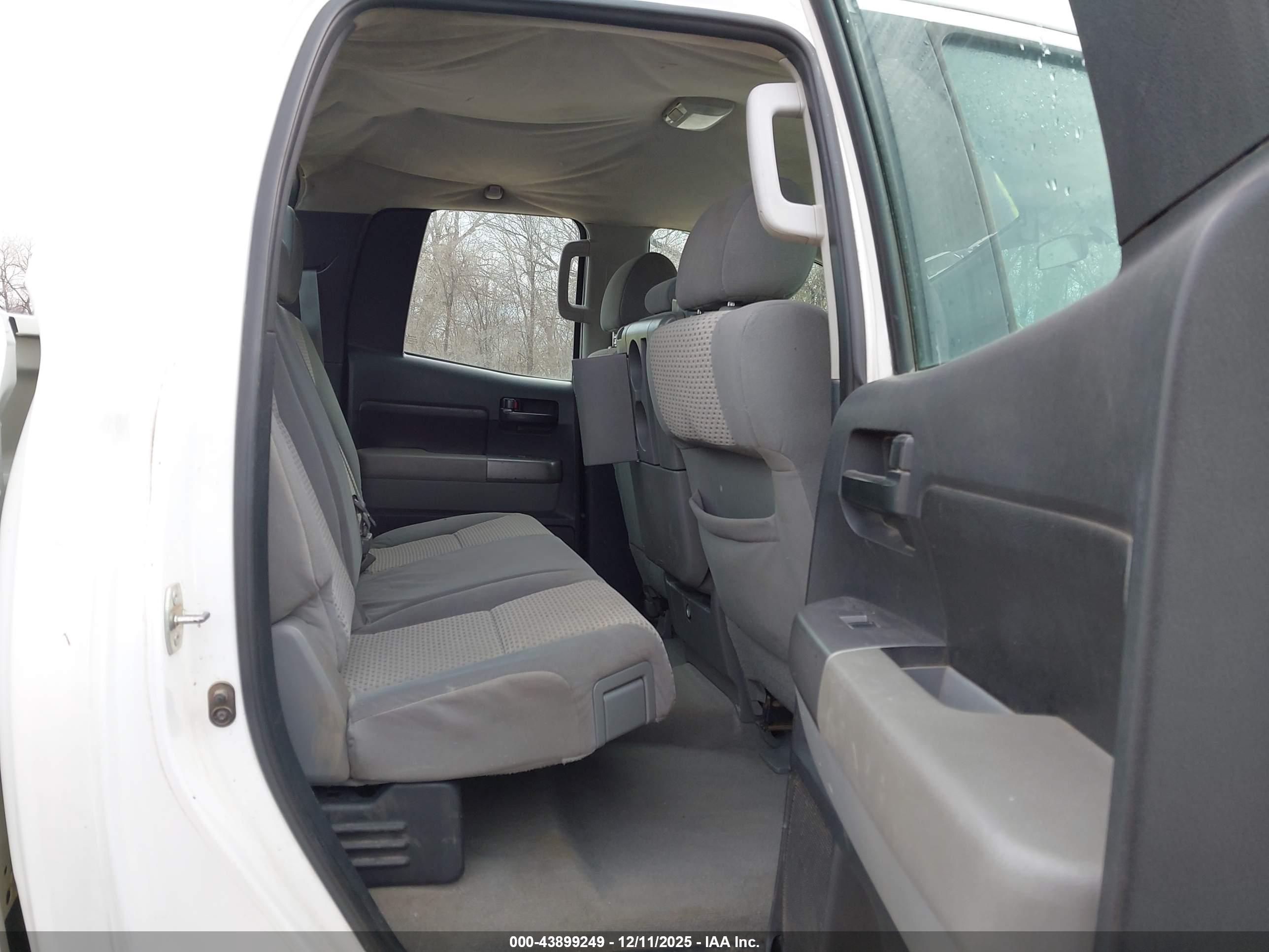 TOYOTA TUNDRA image 8