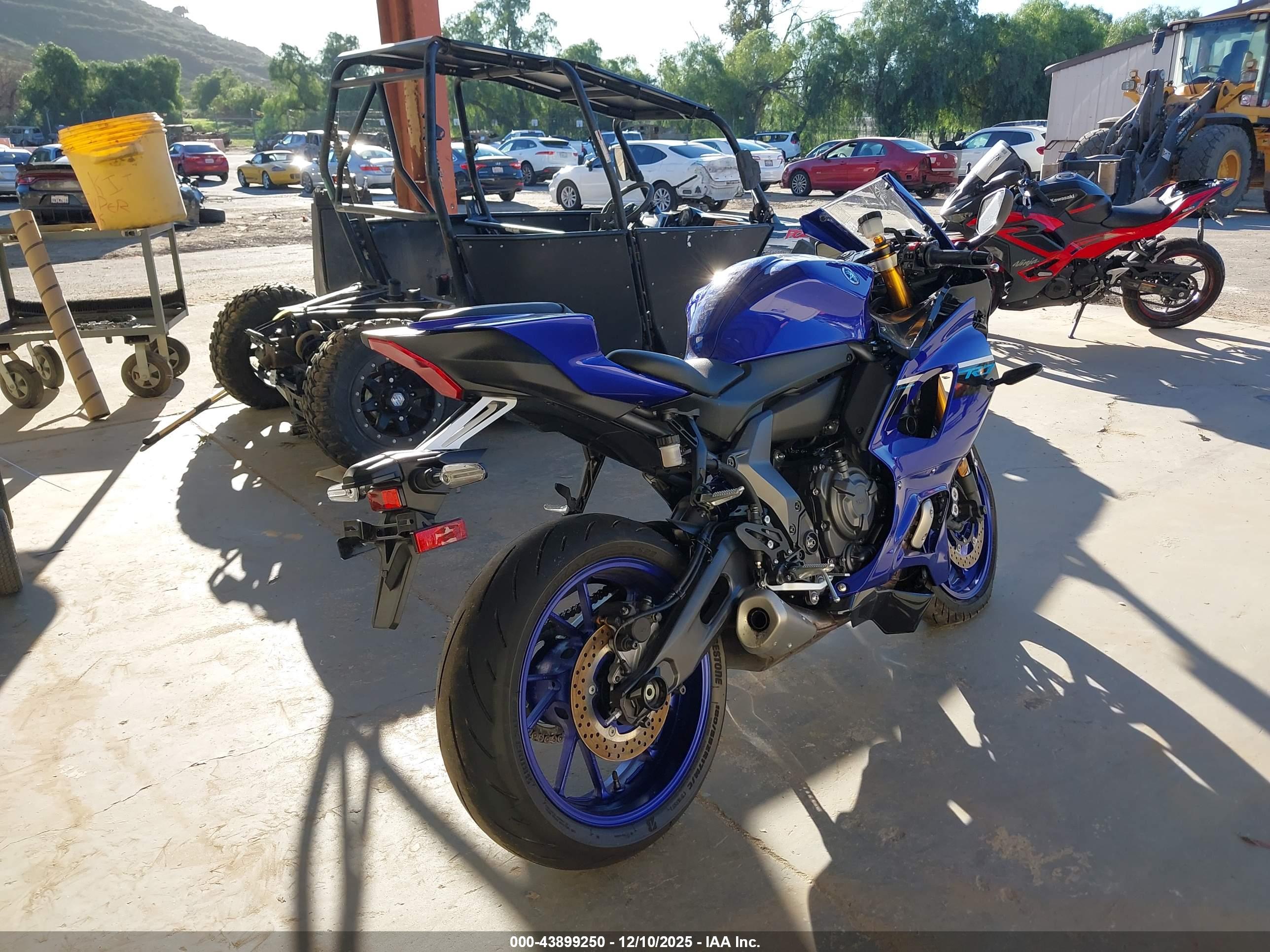 YAMAHA YZFR7 image 4