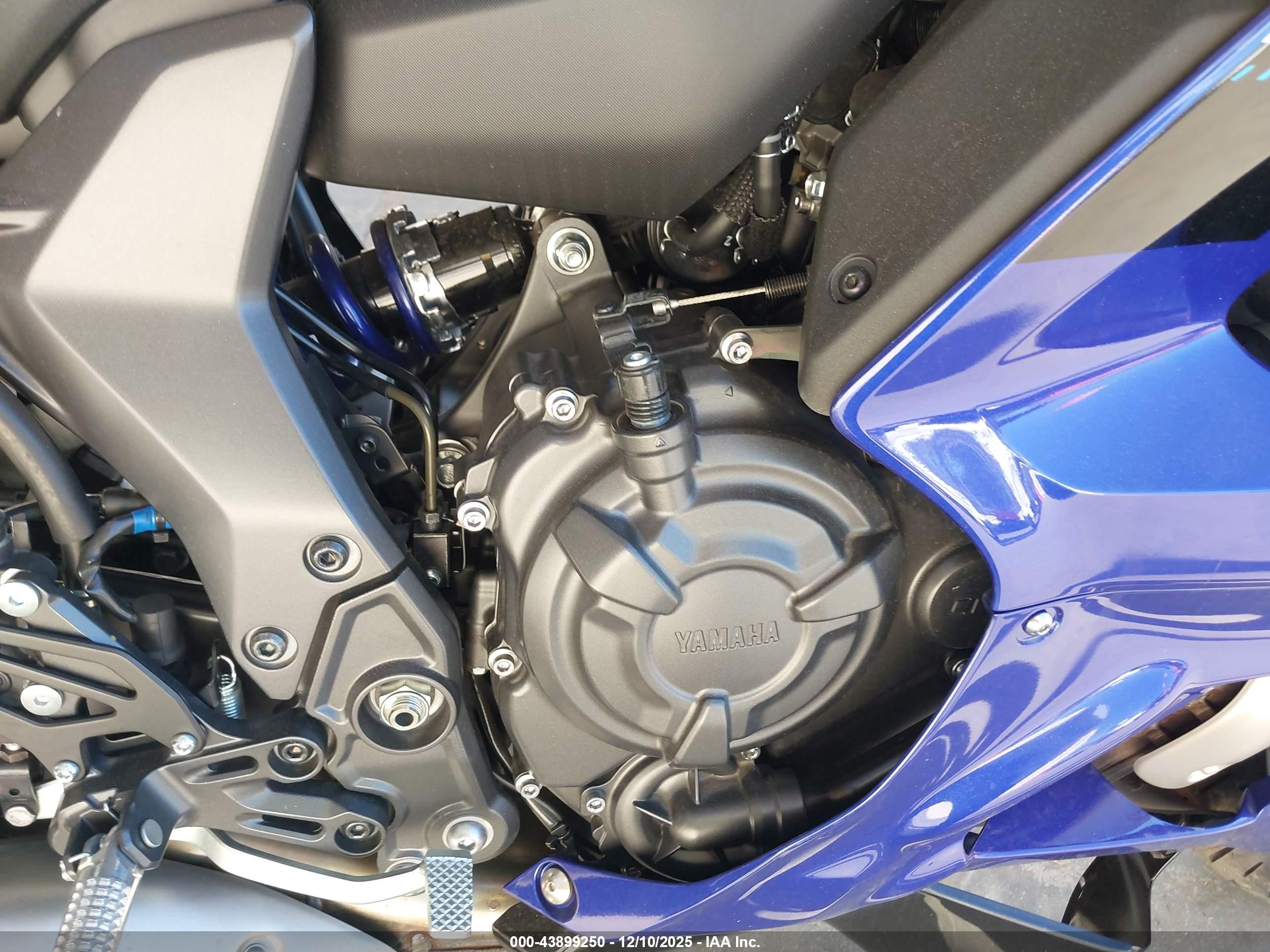 YAMAHA YZFR7 image 8