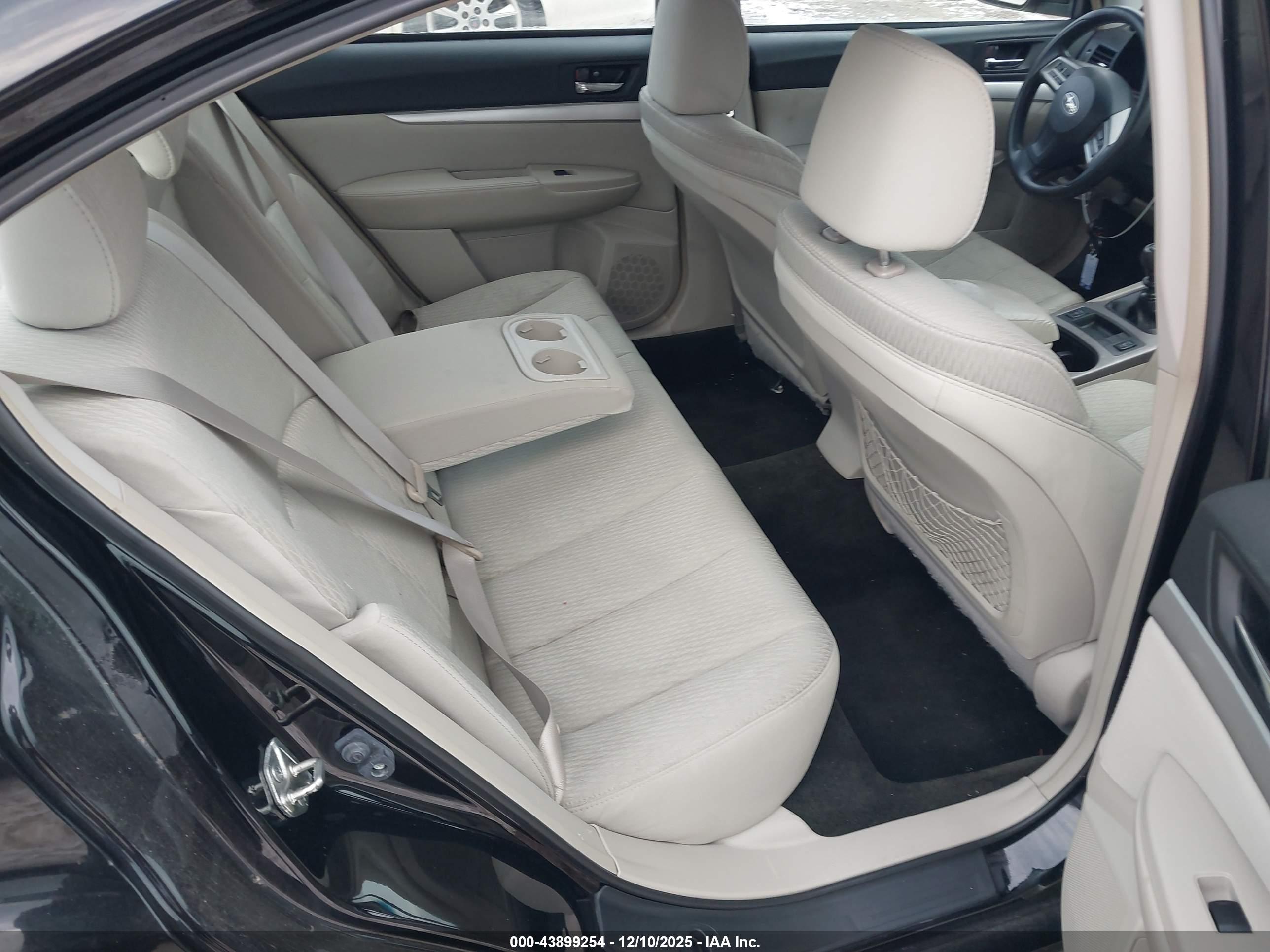 SUBARU LEGACY image 8