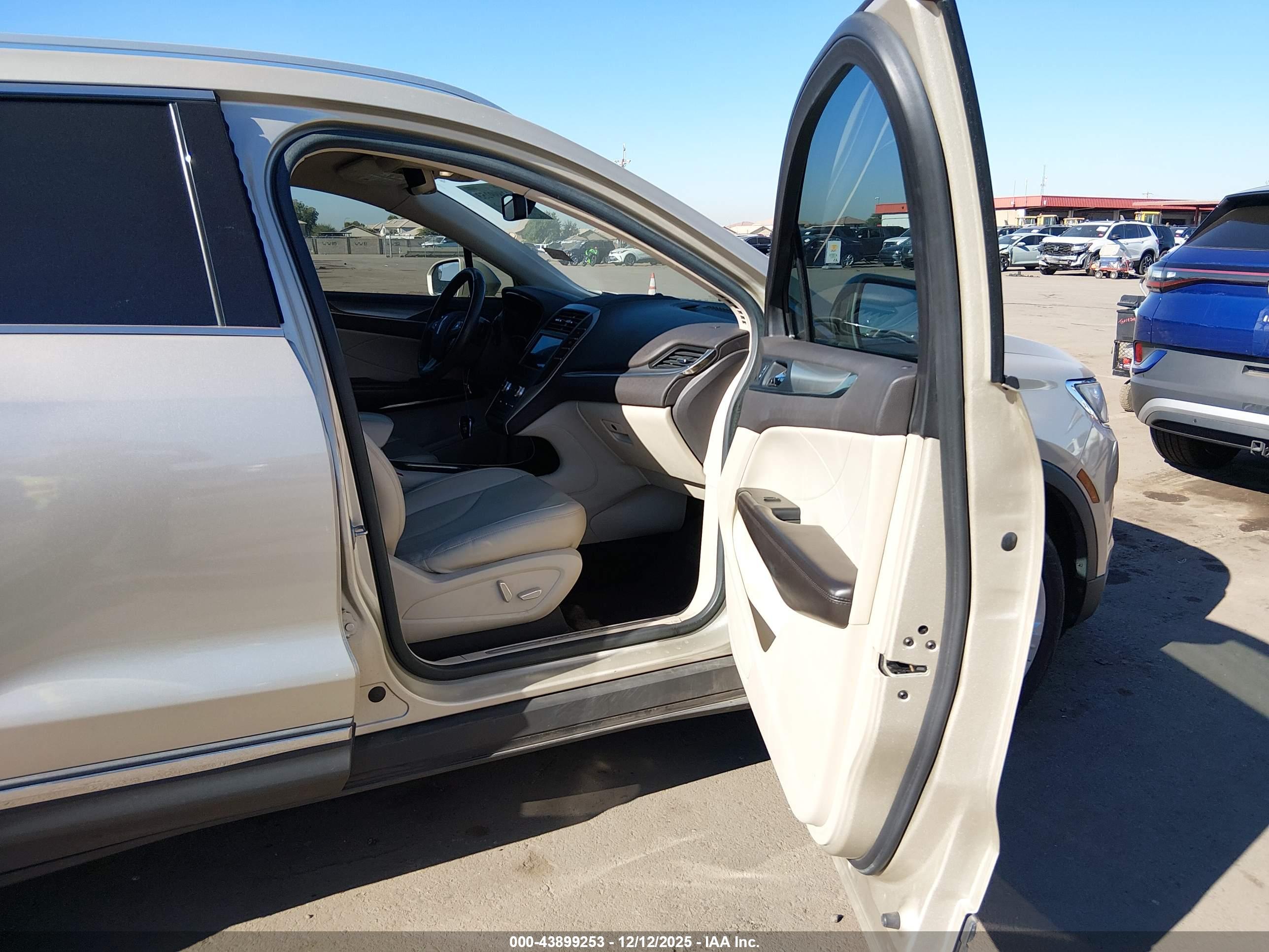 LINCOLN MKC image 5
