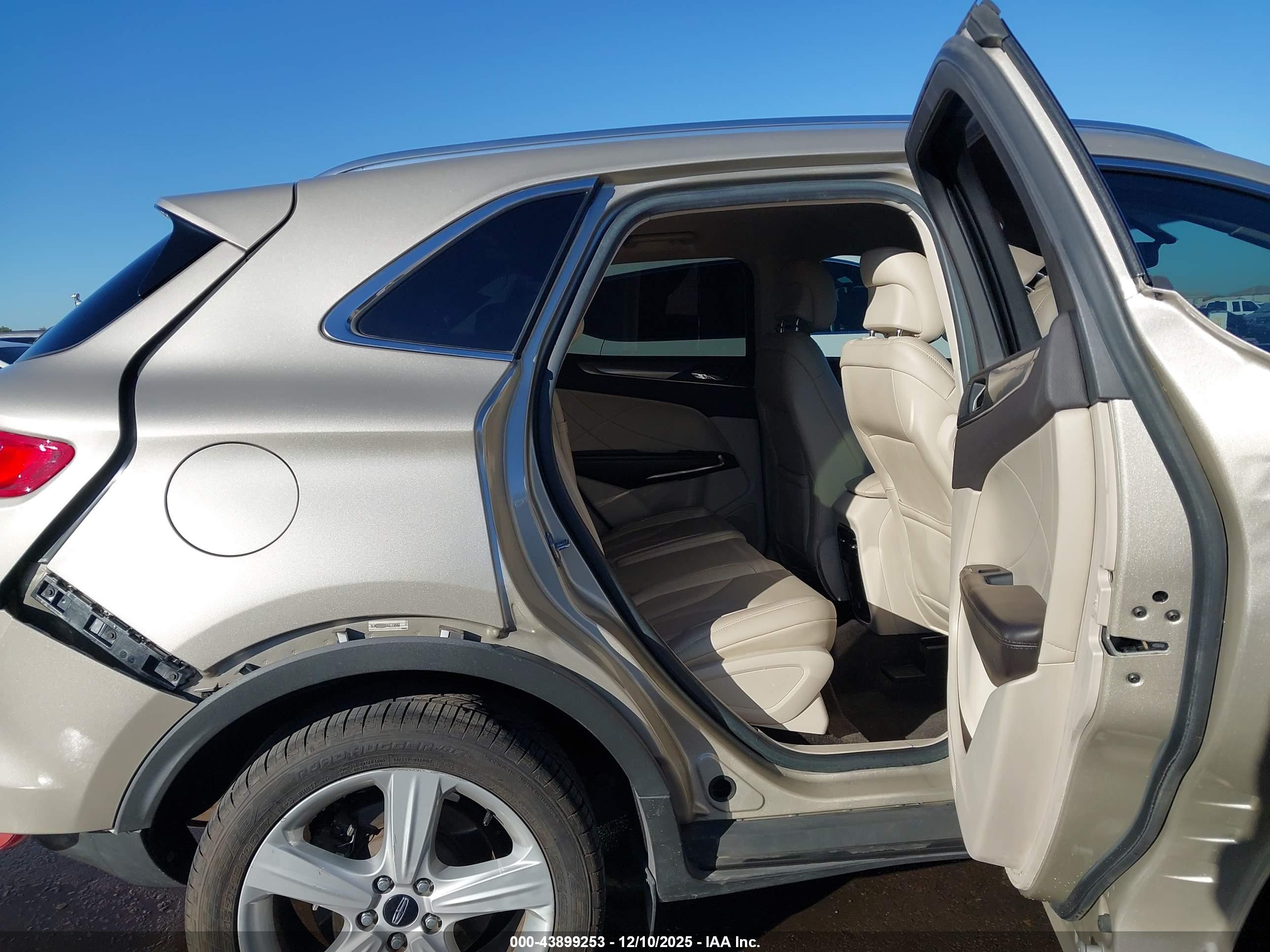 LINCOLN MKC image 8