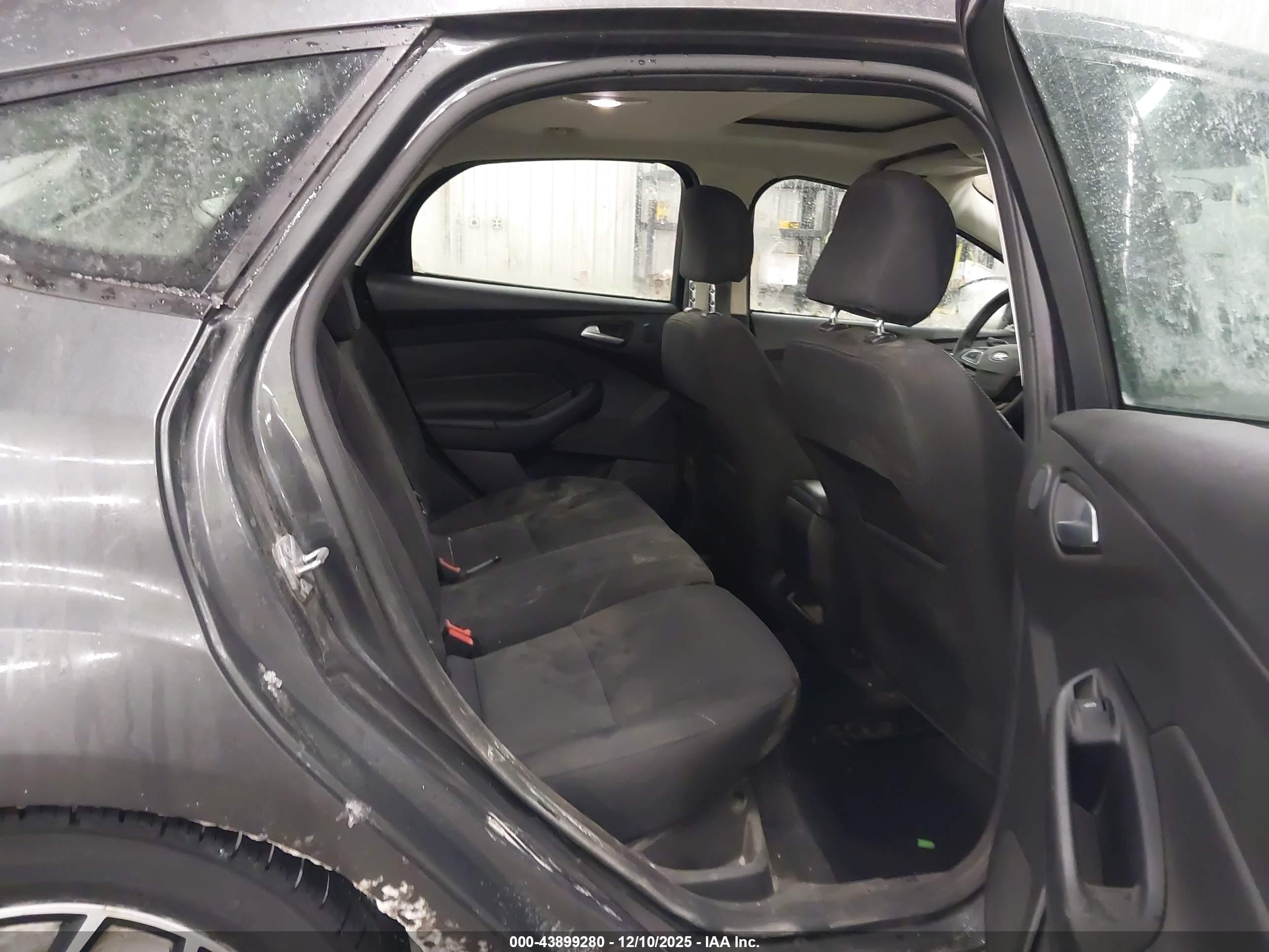 FORD FOCUS image 8