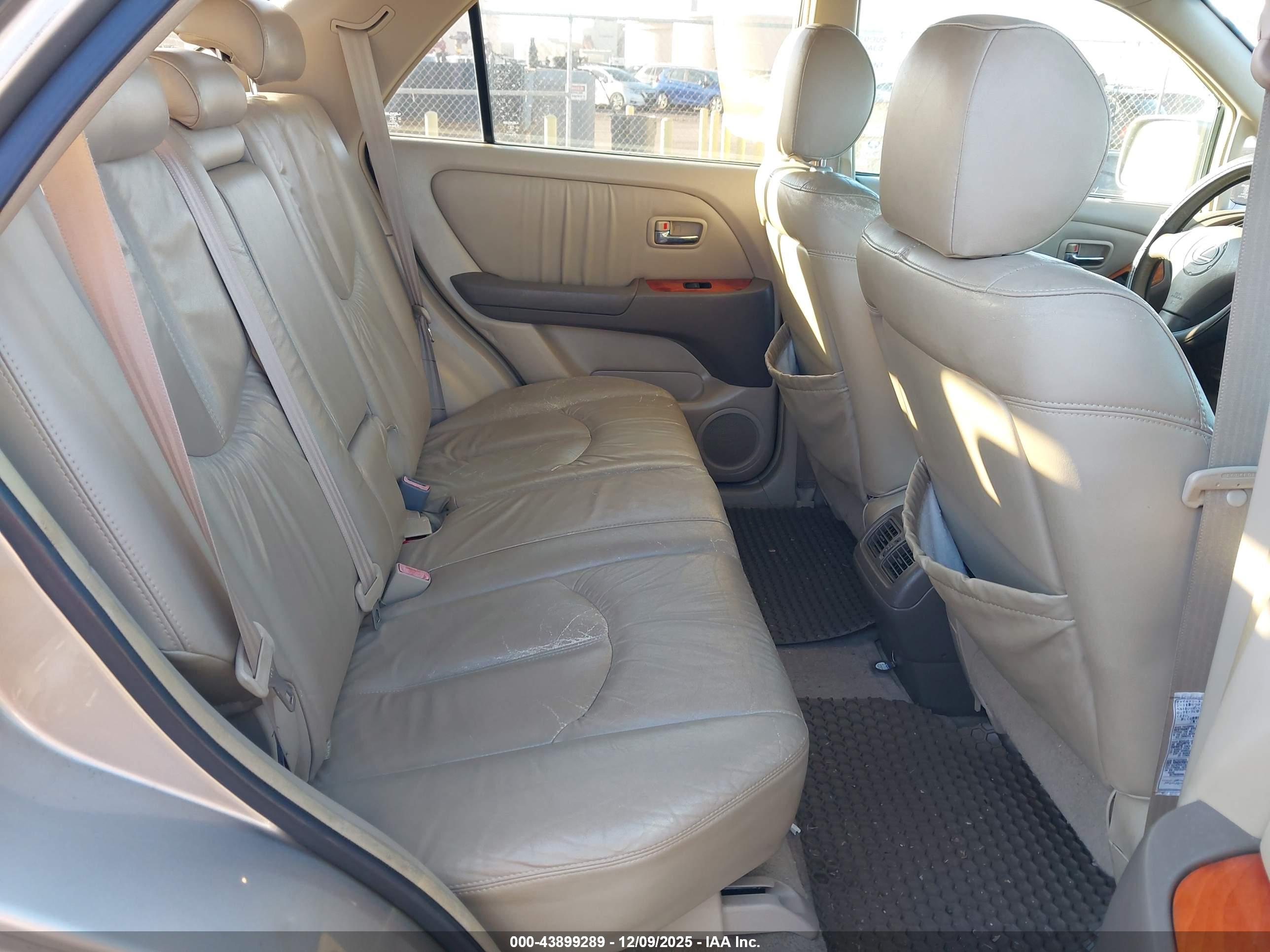 LEXUS RX image 8