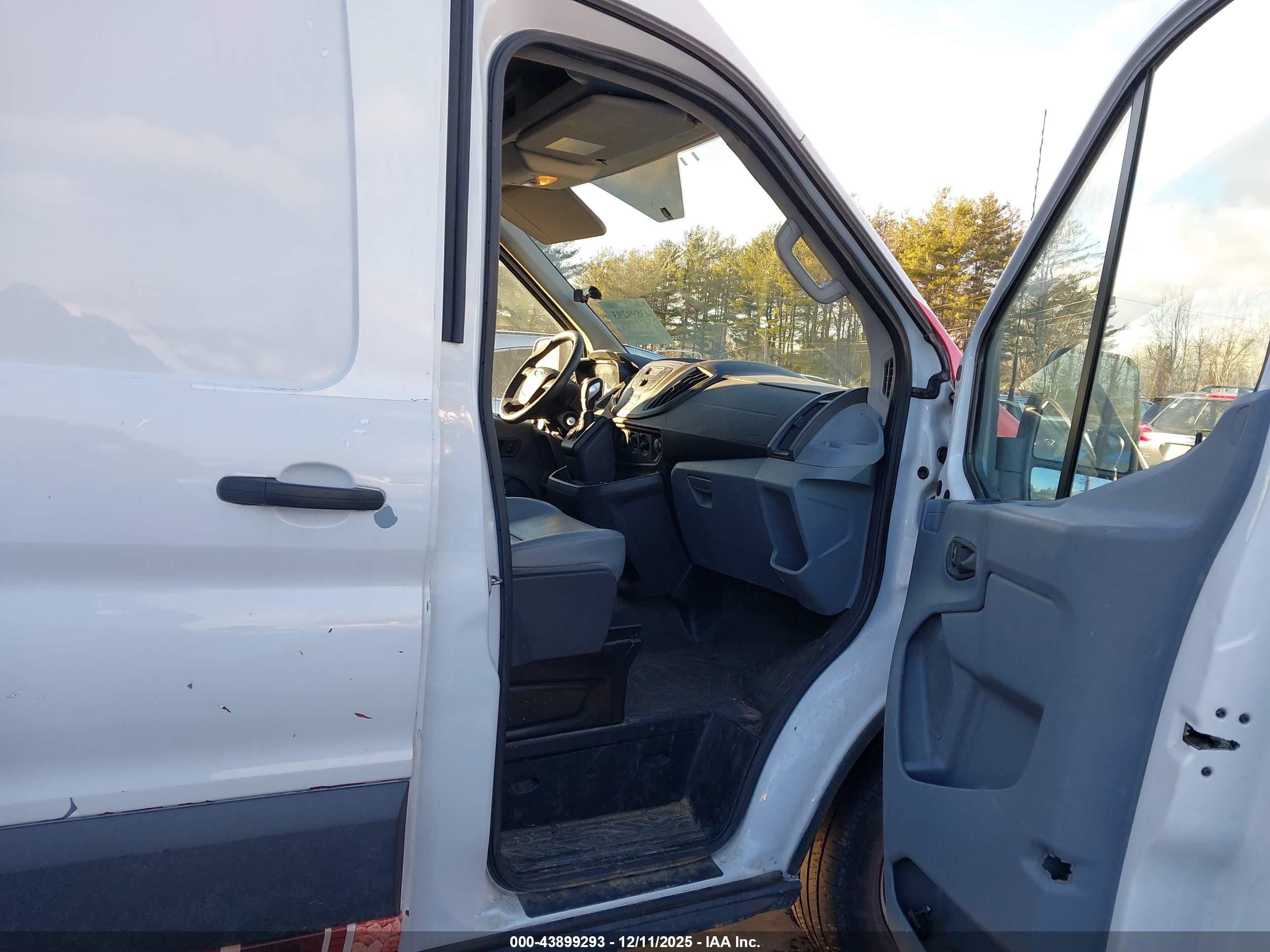 FORD TRANSIT-150 image 5
