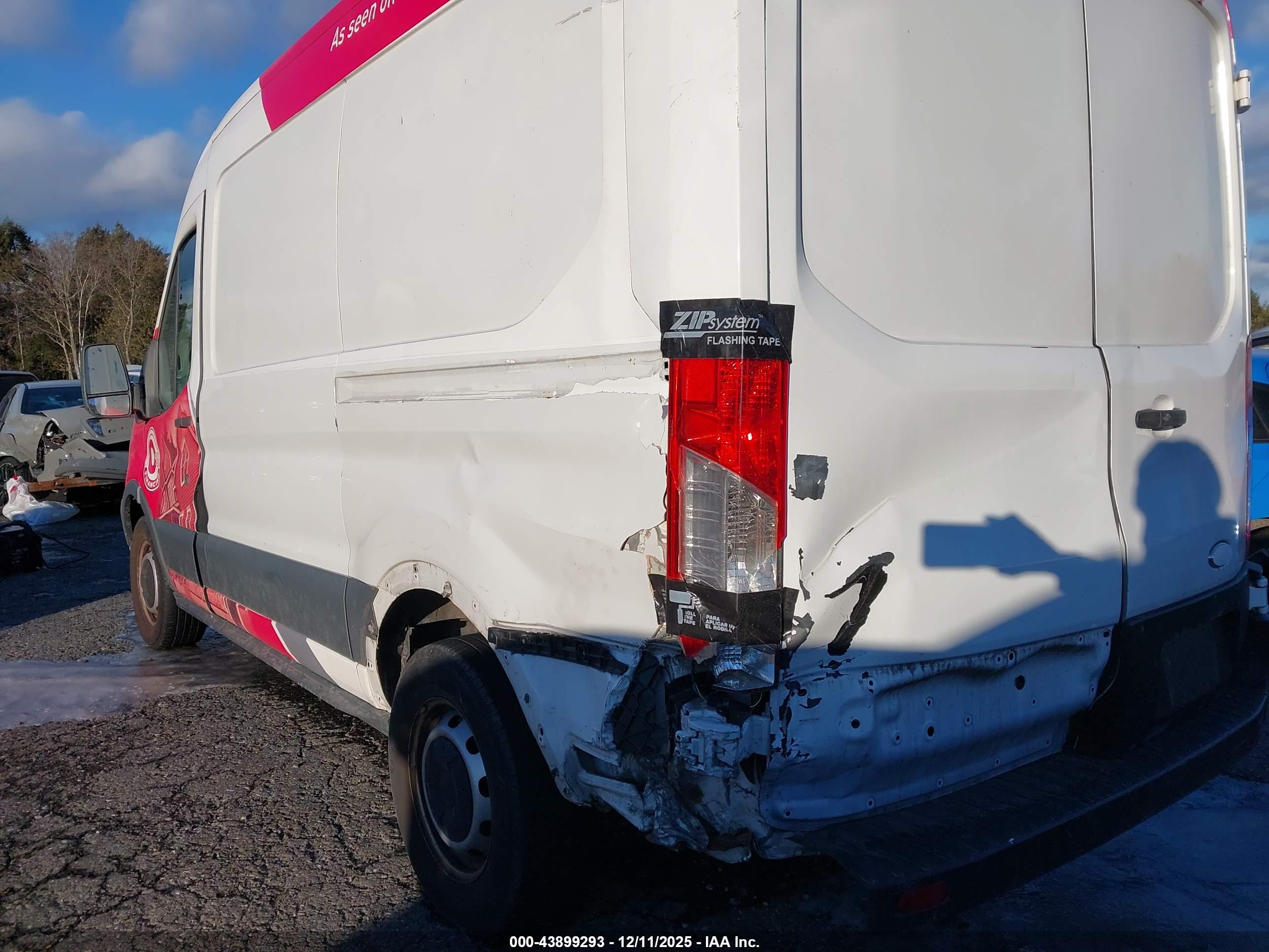 FORD TRANSIT-150 image 6