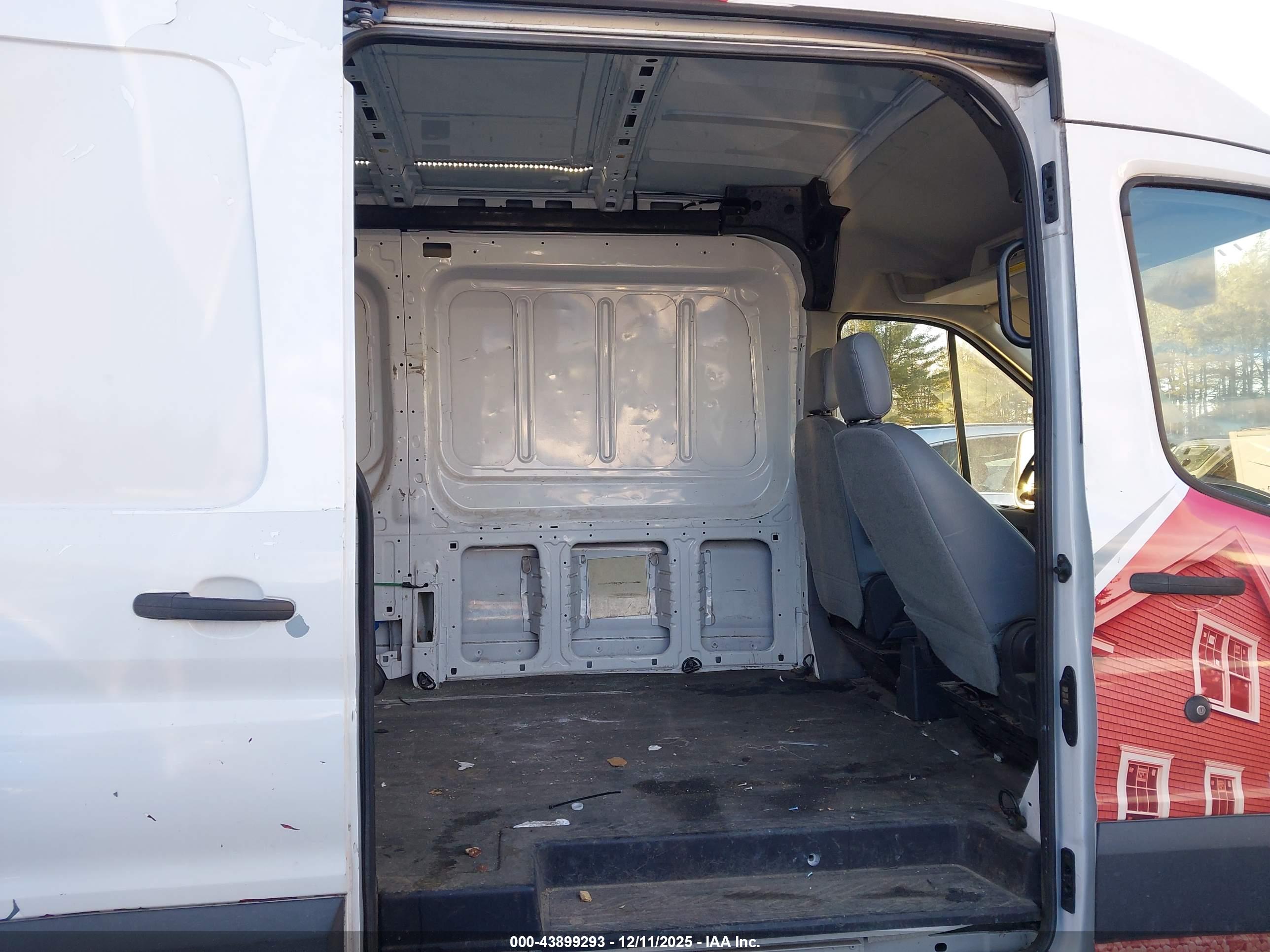 FORD TRANSIT-150 image 8