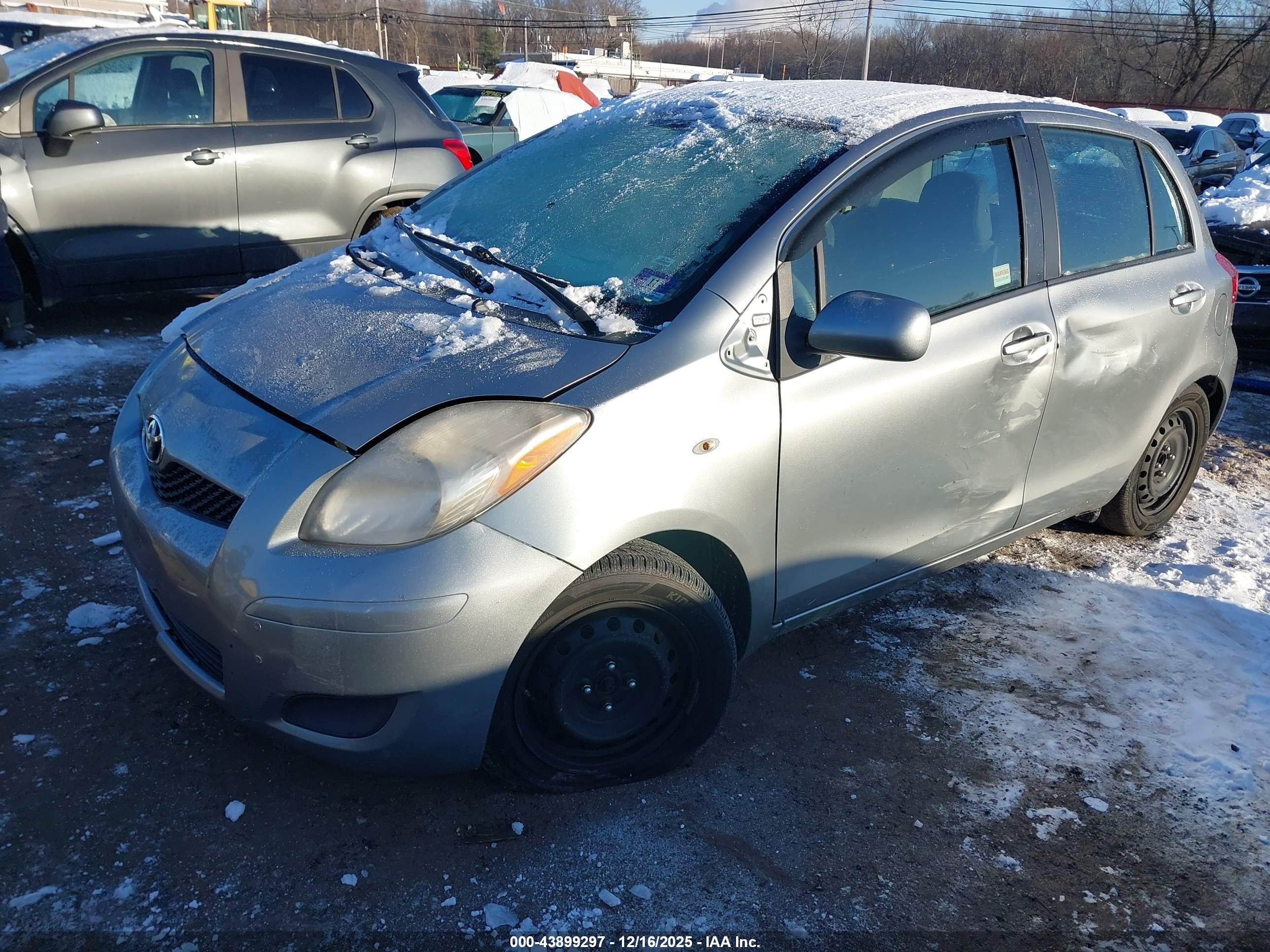 TOYOTA YARIS image 2