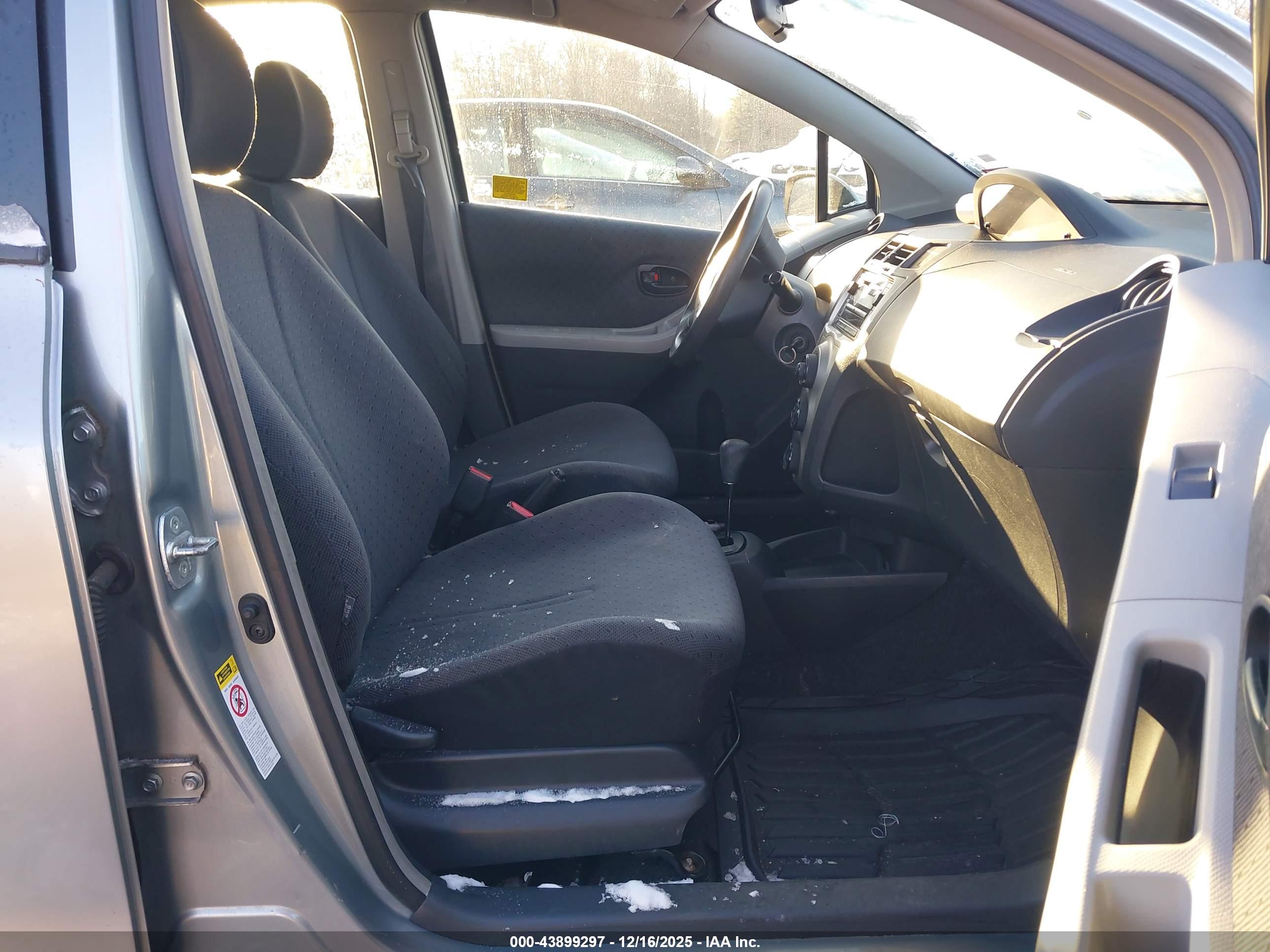 TOYOTA YARIS image 5