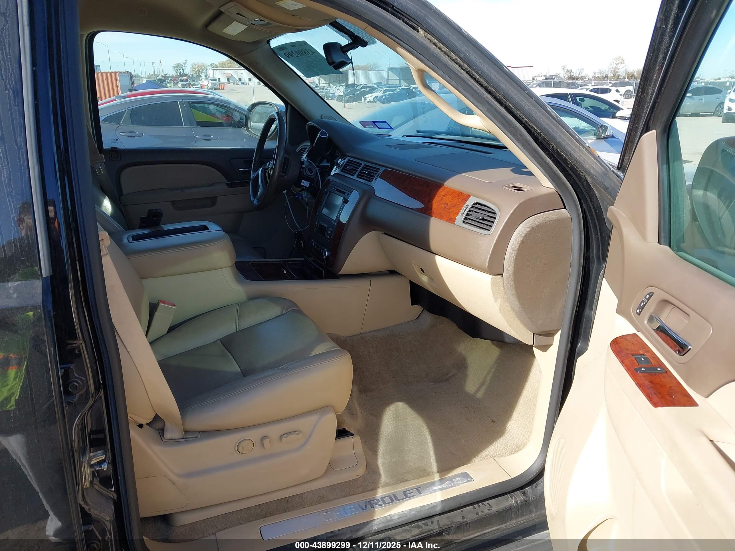 CHEVROLET TAHOE image 5