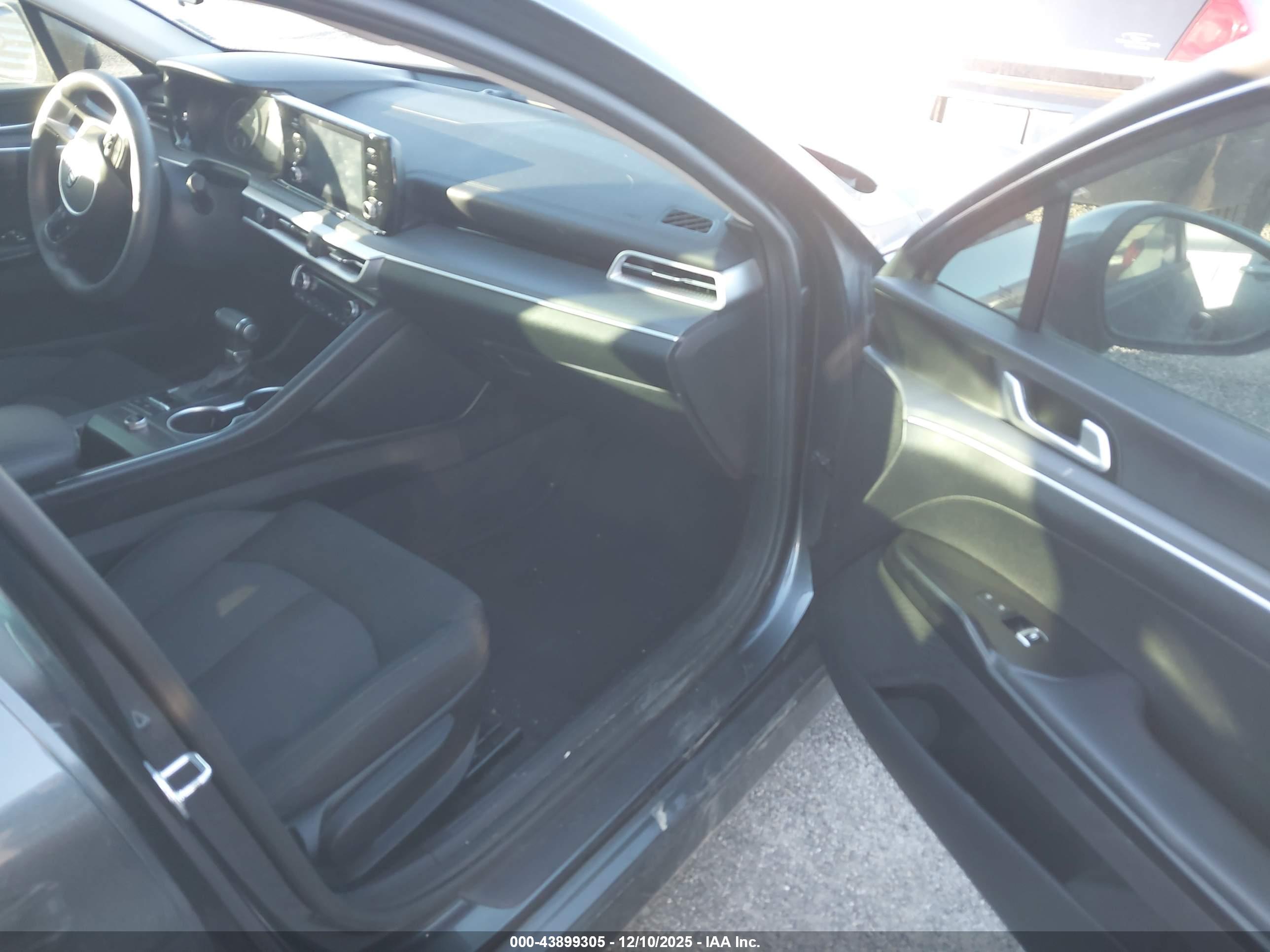 KIA K5 image 5