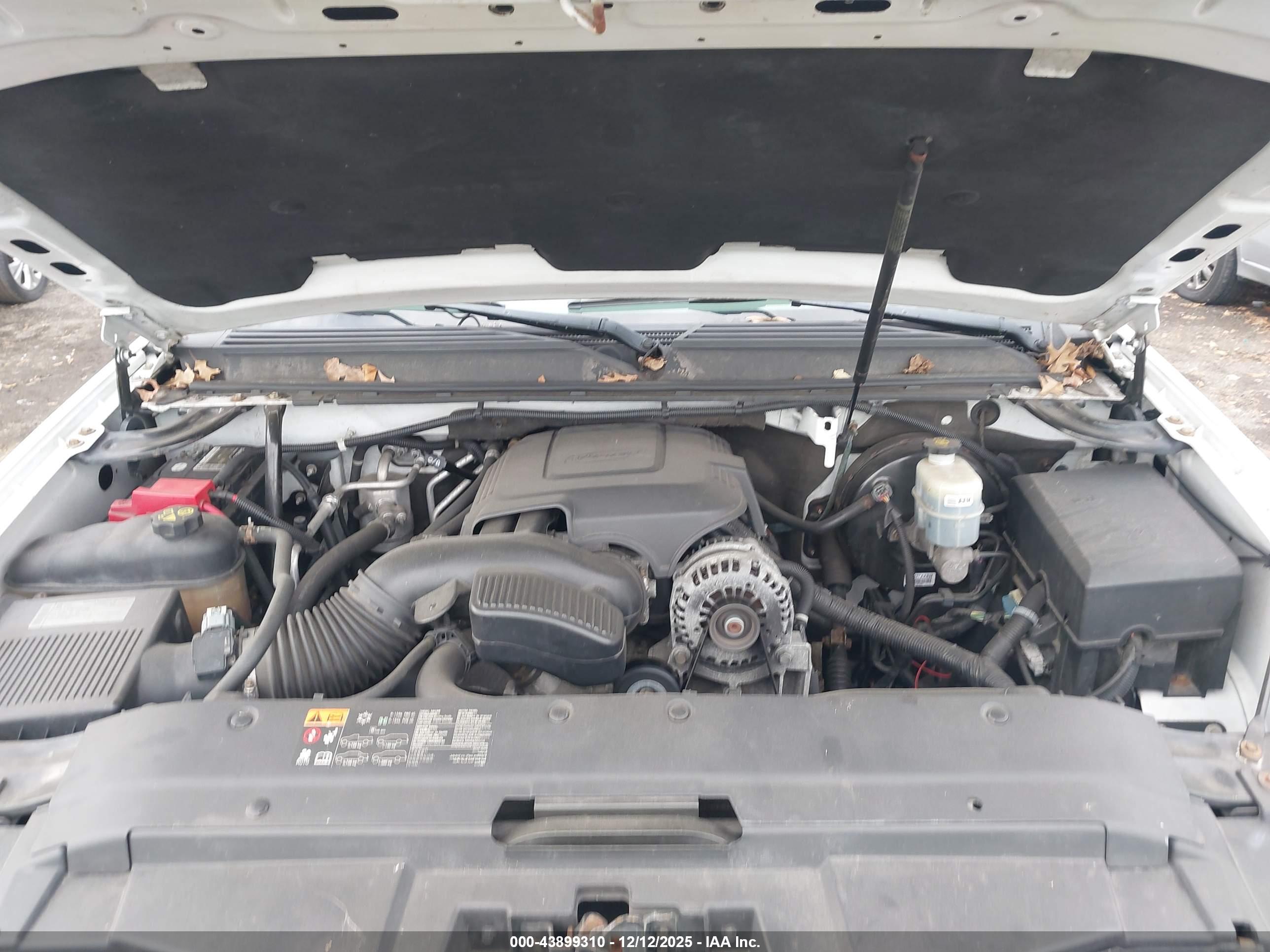CHEVROLET SUBURBAN image 10