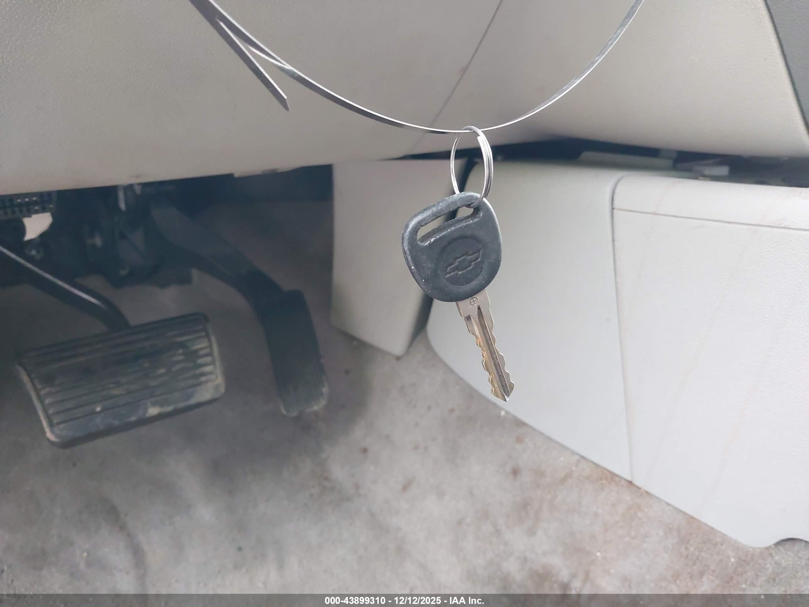 CHEVROLET SUBURBAN image 11