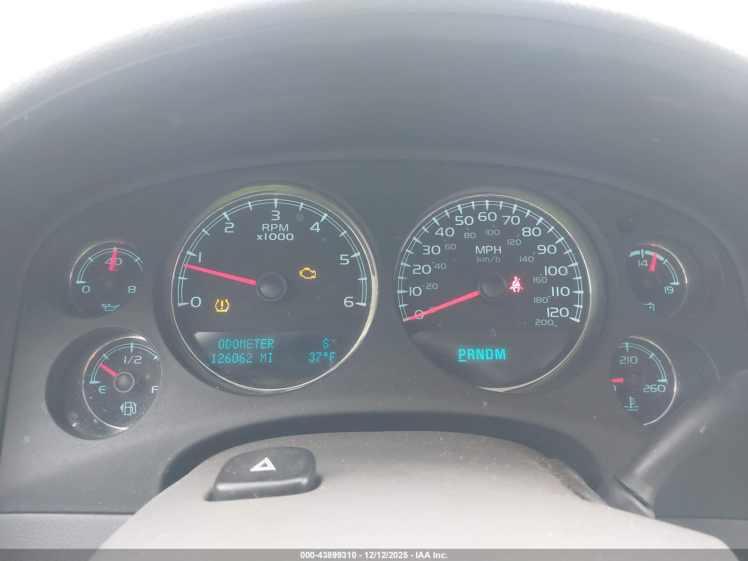 CHEVROLET SUBURBAN image 7