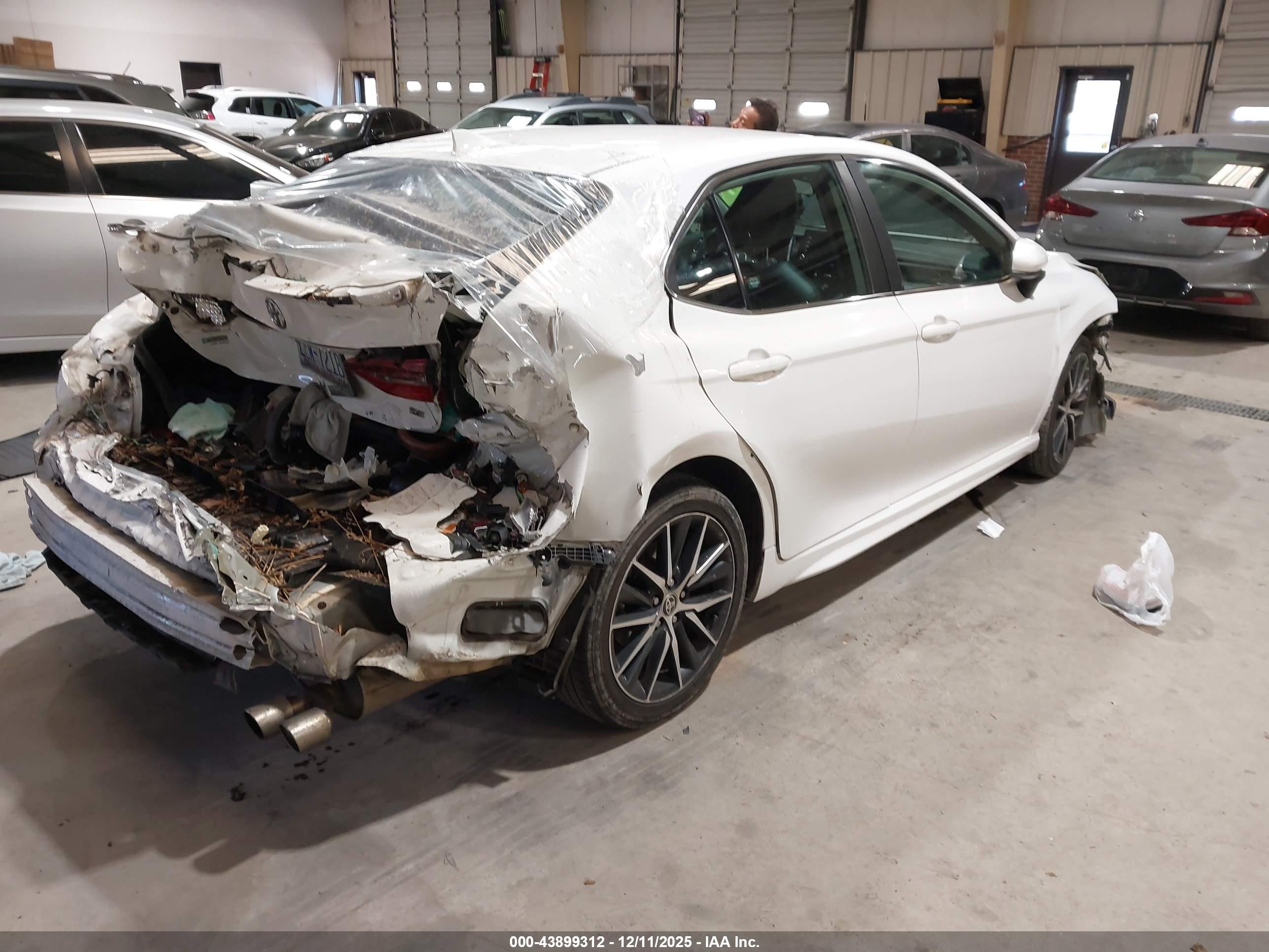 TOYOTA CAMRY image 4