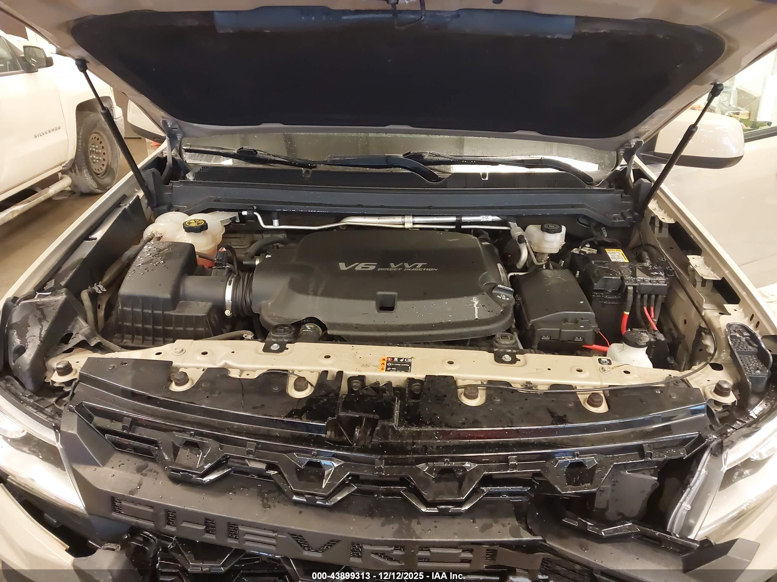 CHEVROLET COLORADO image 10