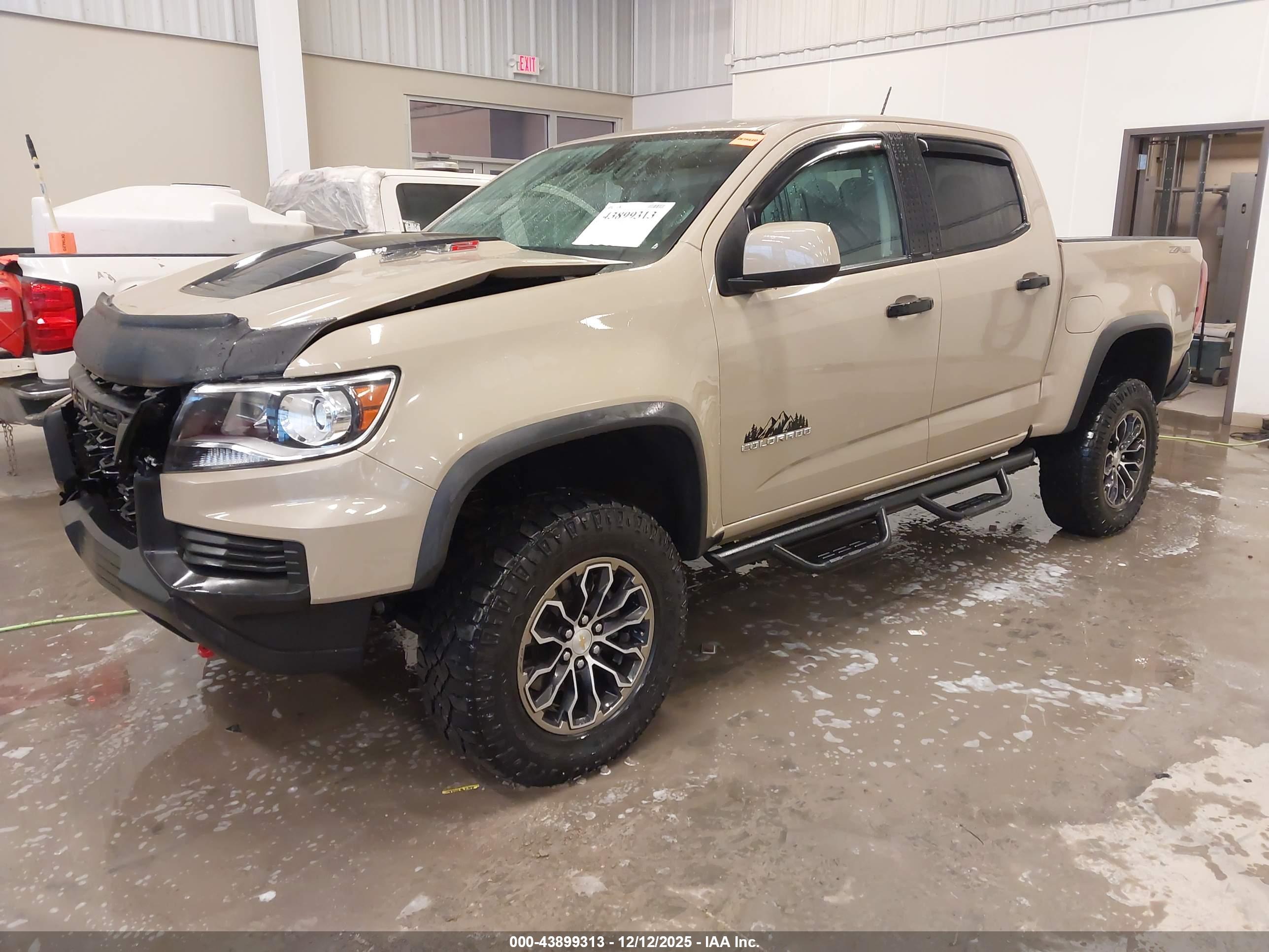 CHEVROLET COLORADO image 2