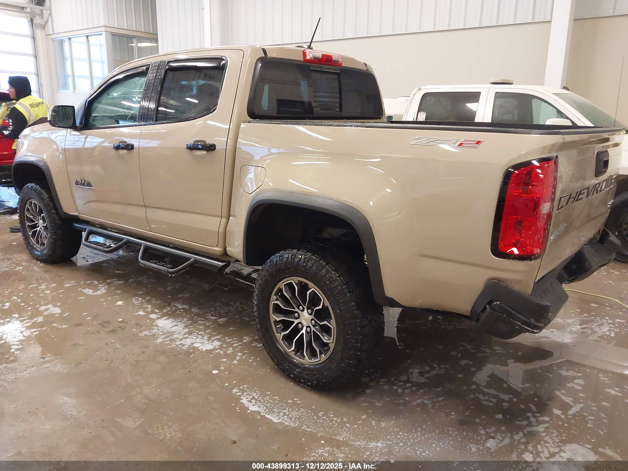 CHEVROLET COLORADO image 3