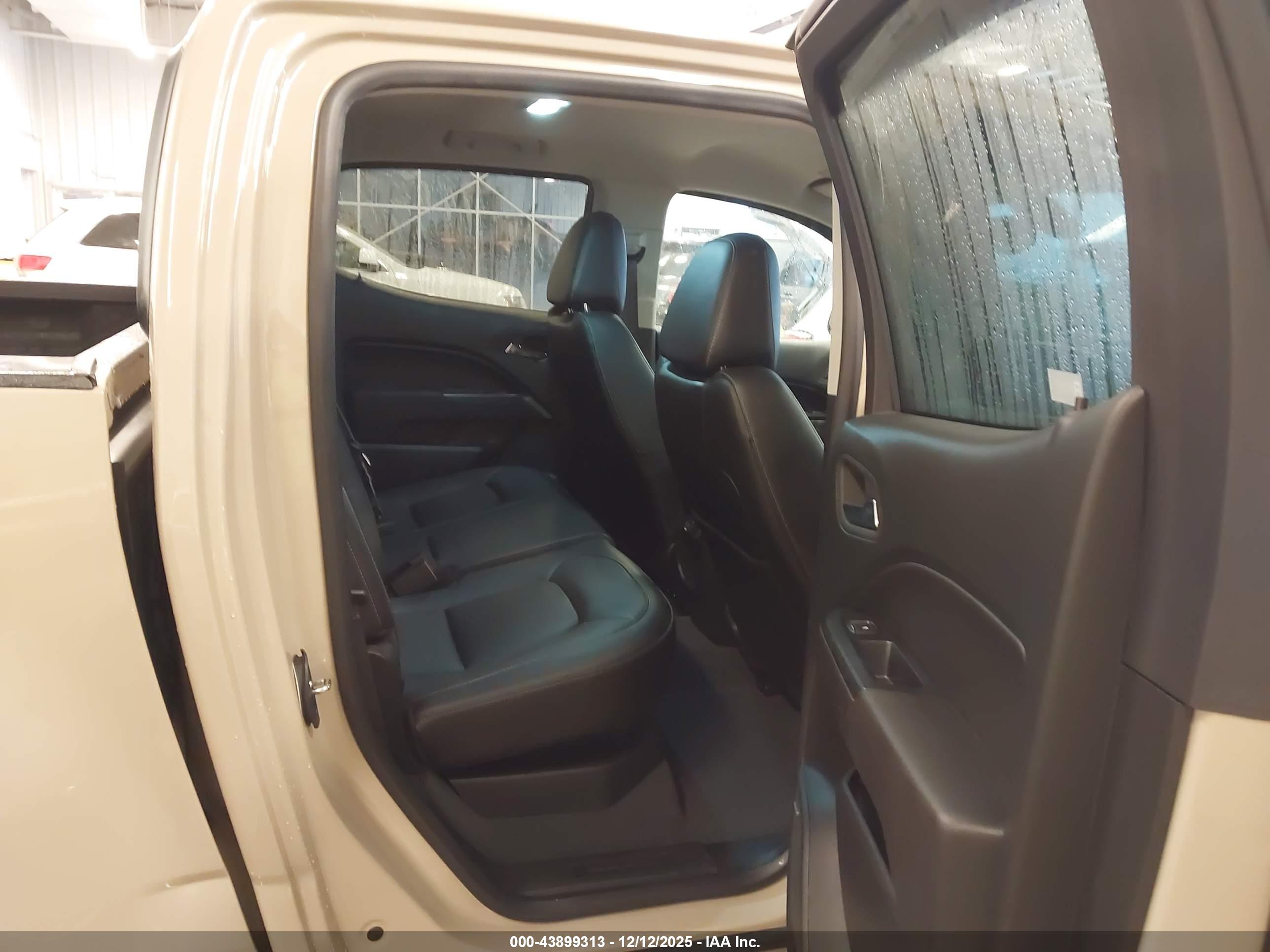 CHEVROLET COLORADO image 8