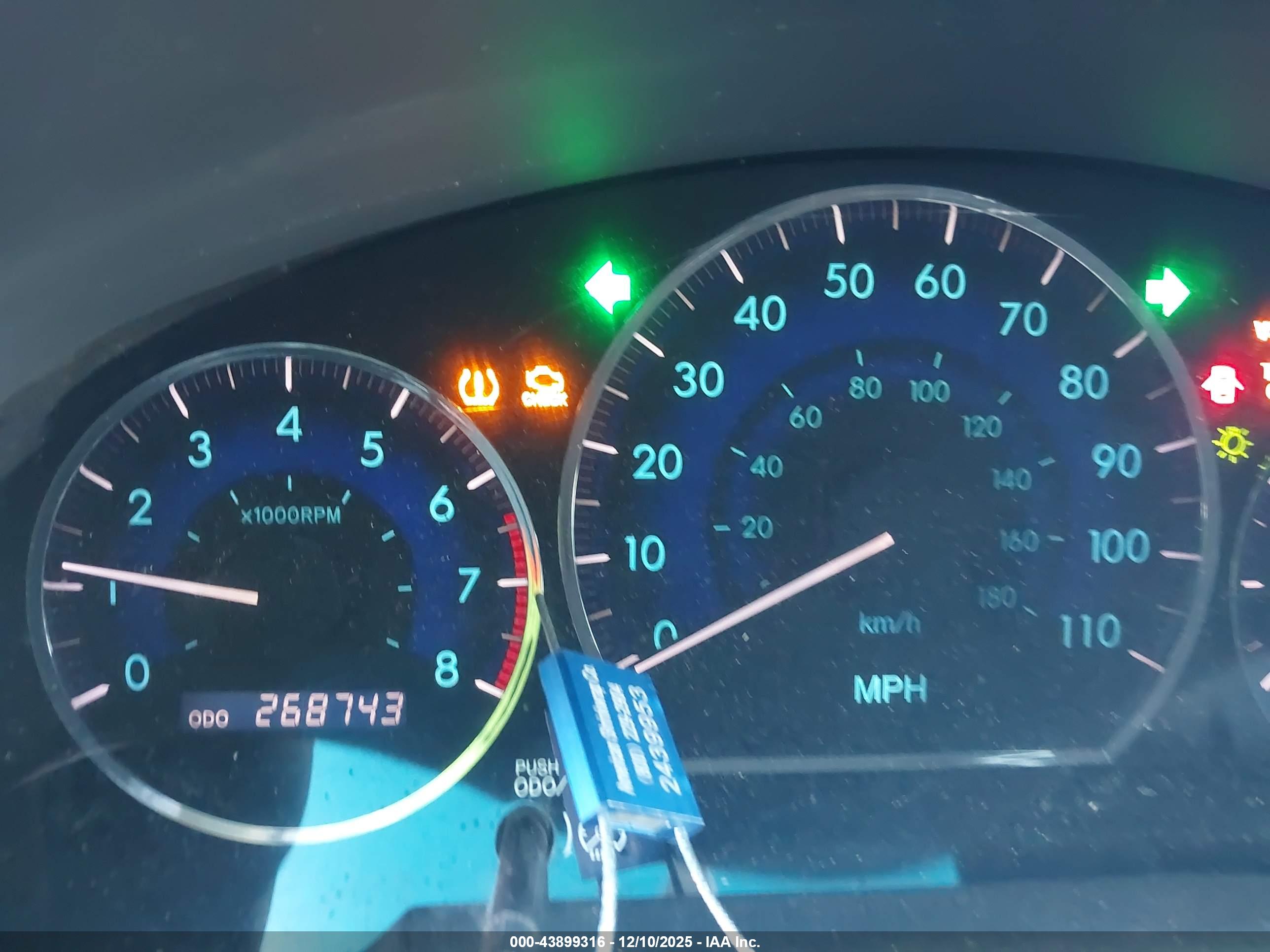 TOYOTA SIENNA image 7