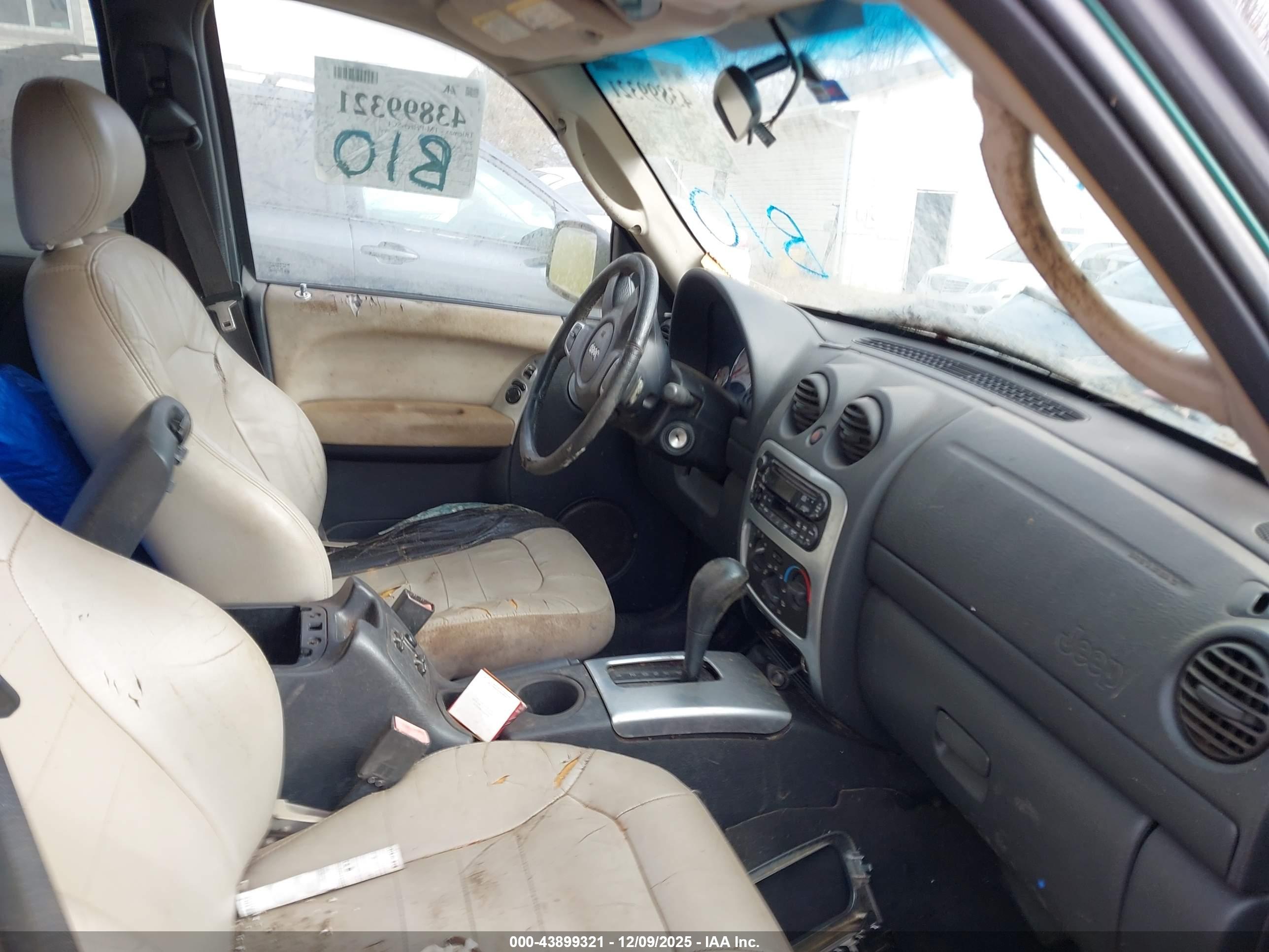 JEEP LIBERTY image 5