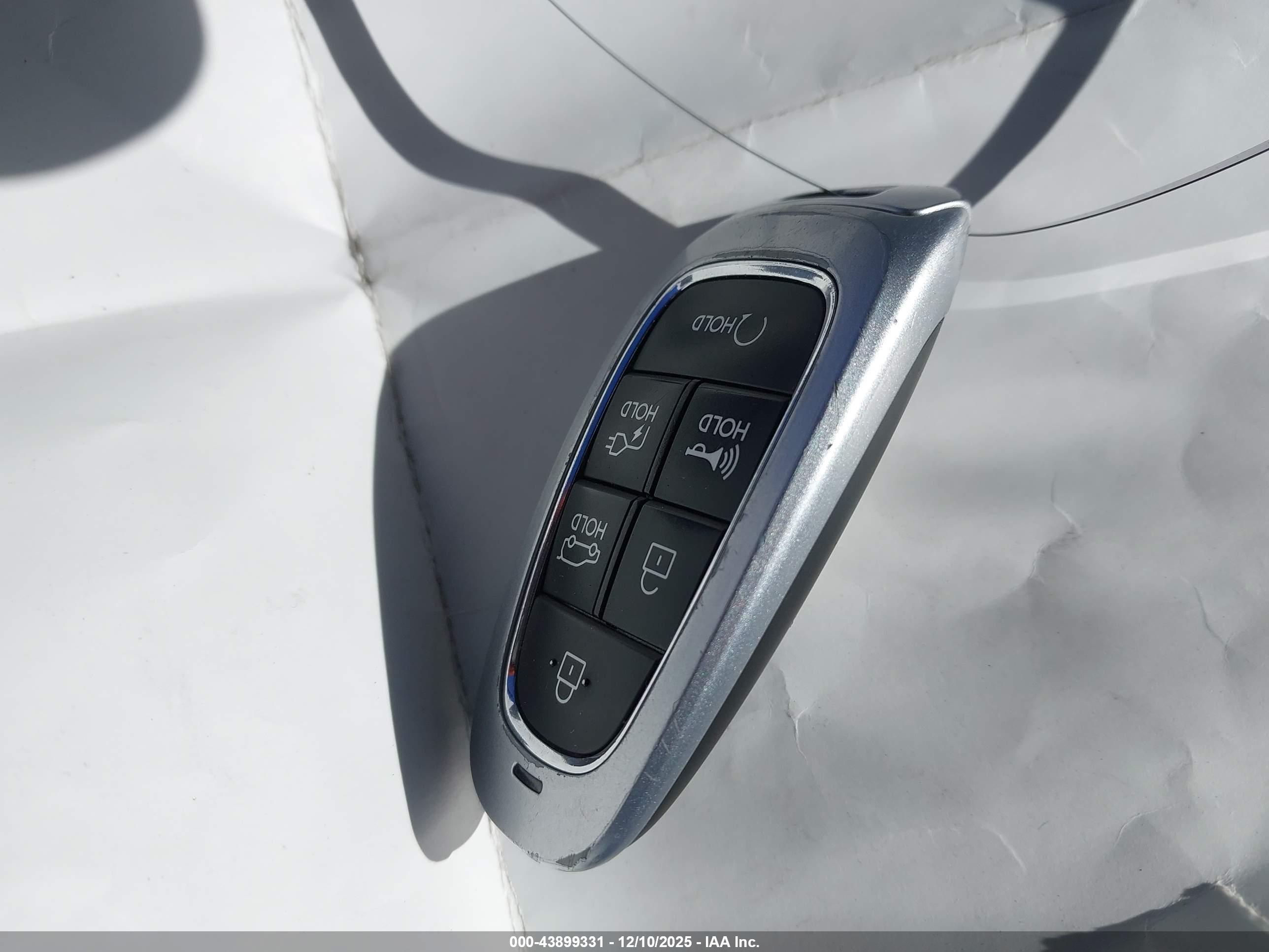 HYUNDAI IONIQ image 11