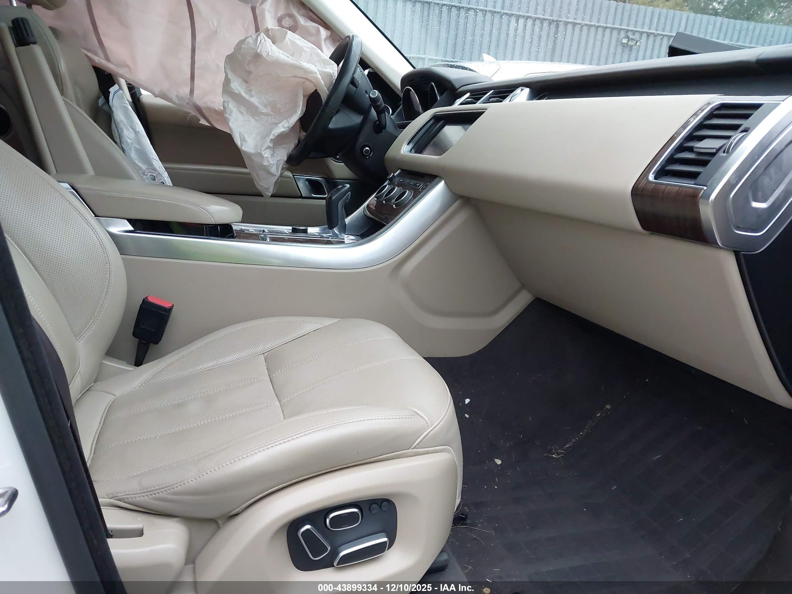 LAND ROVER image 5