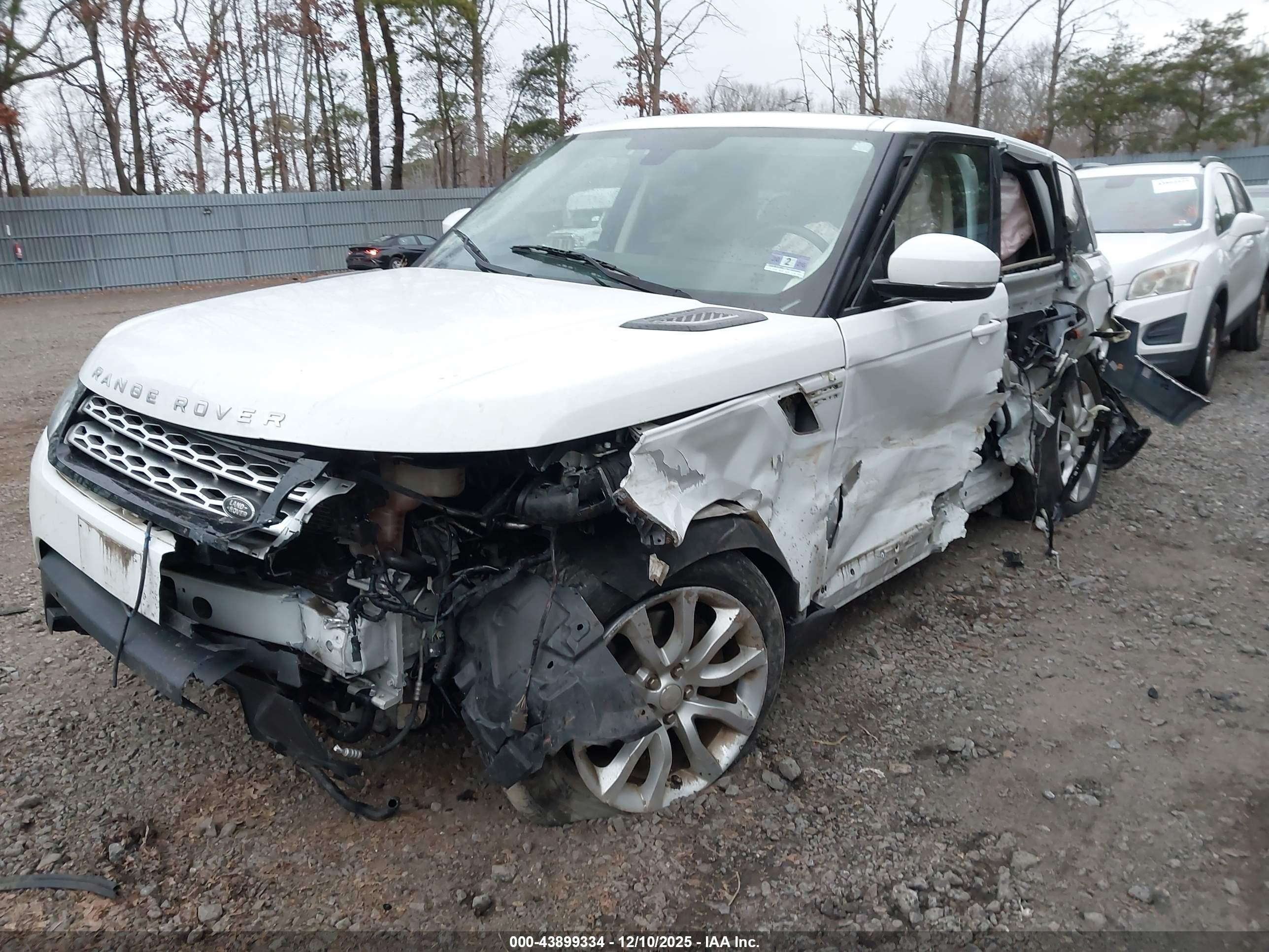 LAND ROVER image 6