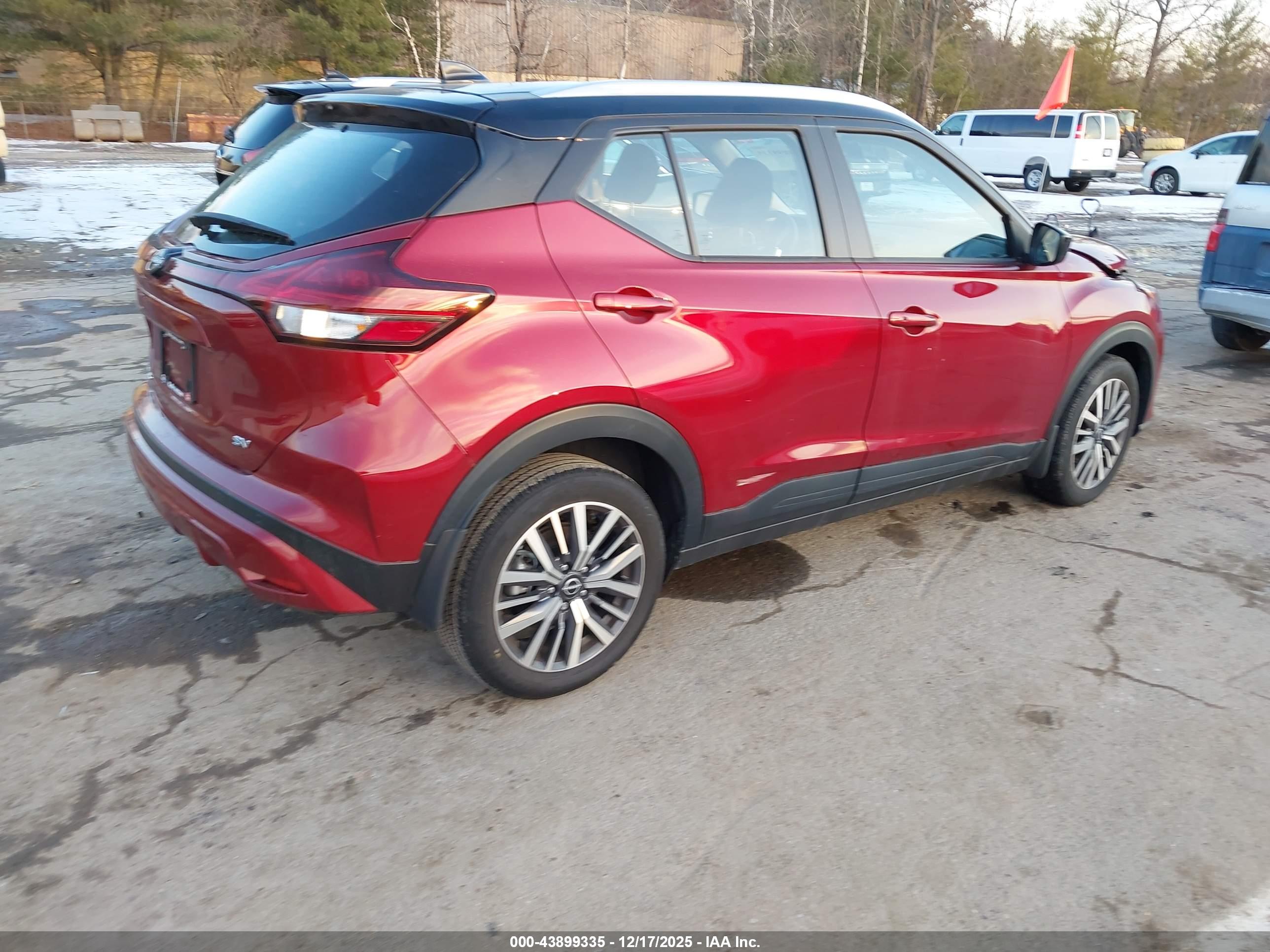 NISSAN KICKS image 4