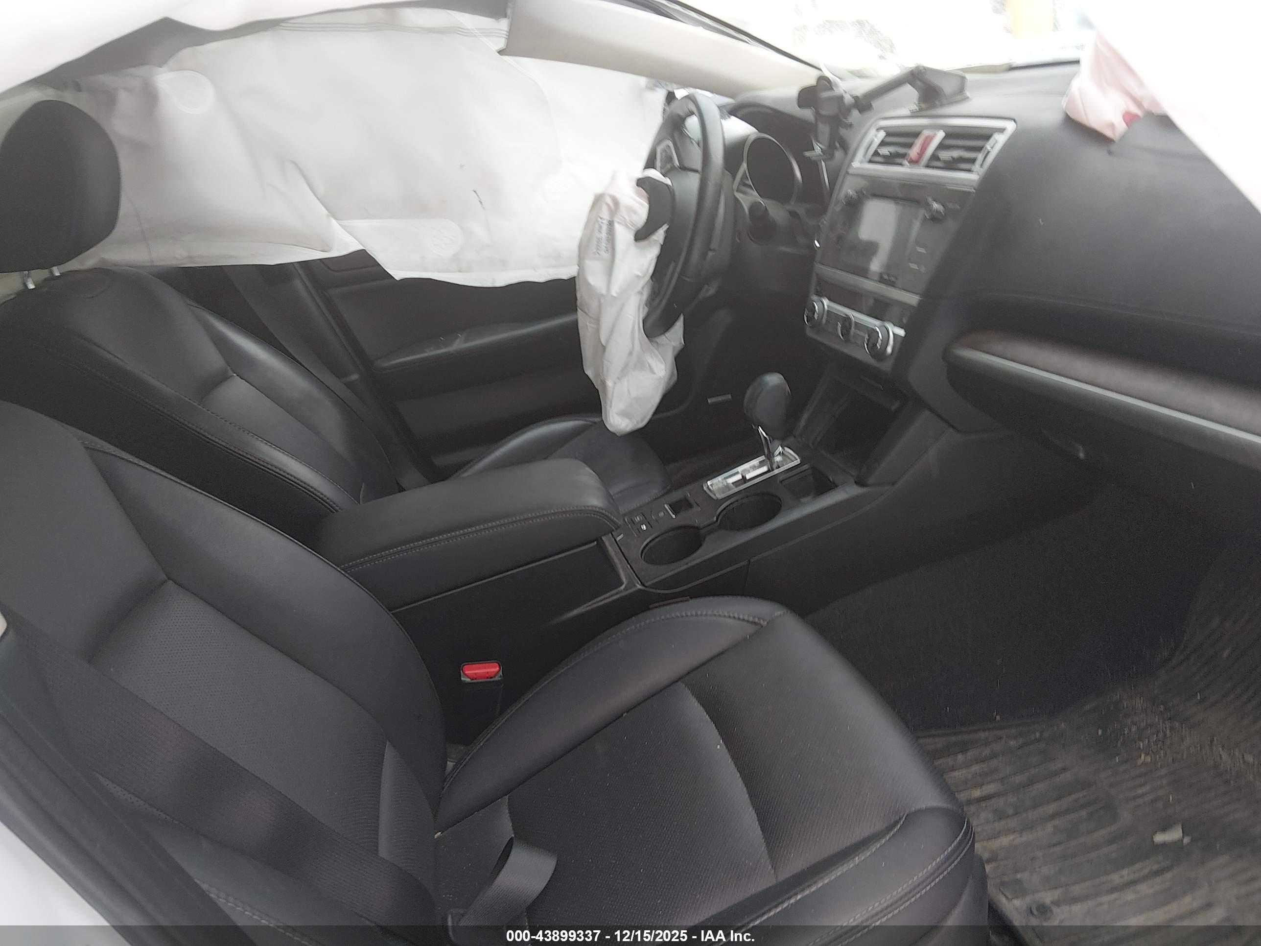 SUBARU OUTBACK image 5