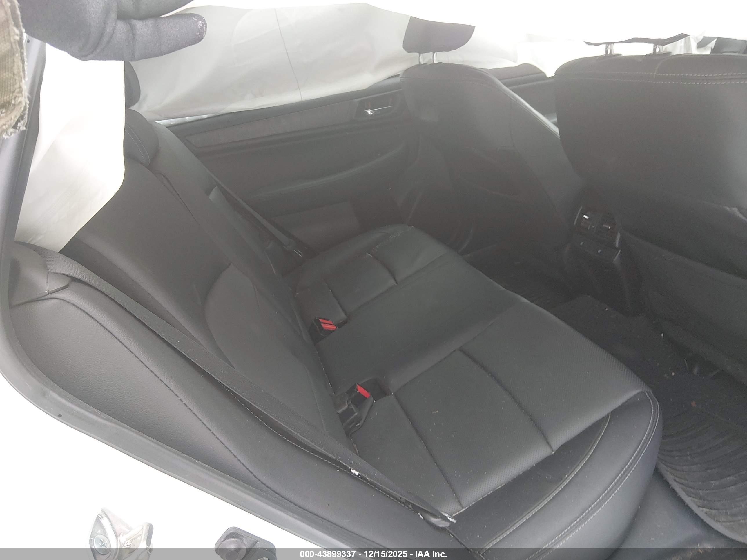 SUBARU OUTBACK image 8