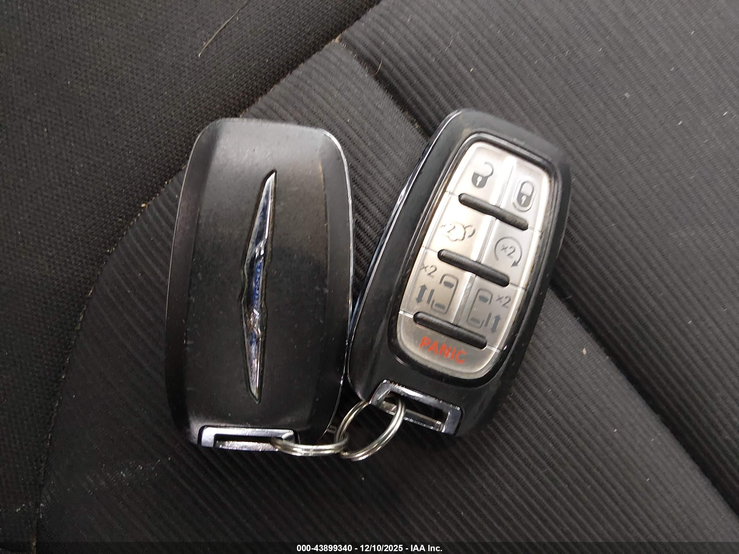 CHRYSLER PACIFICA image 11