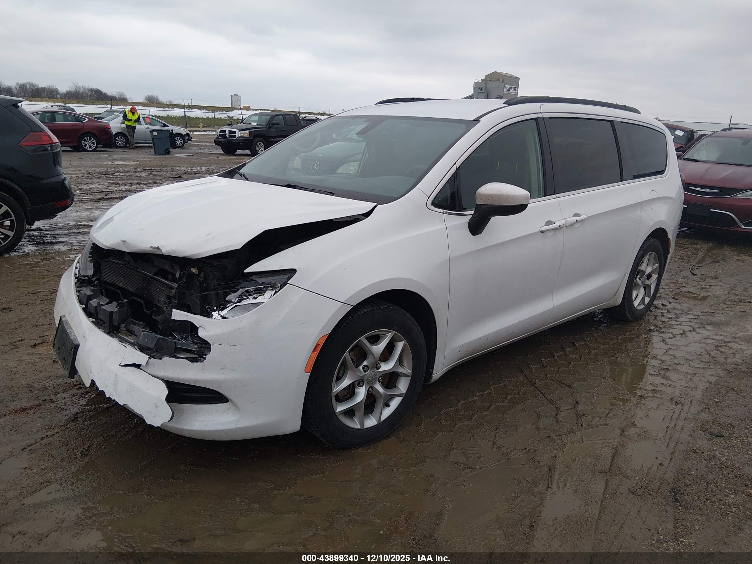 CHRYSLER PACIFICA image 2