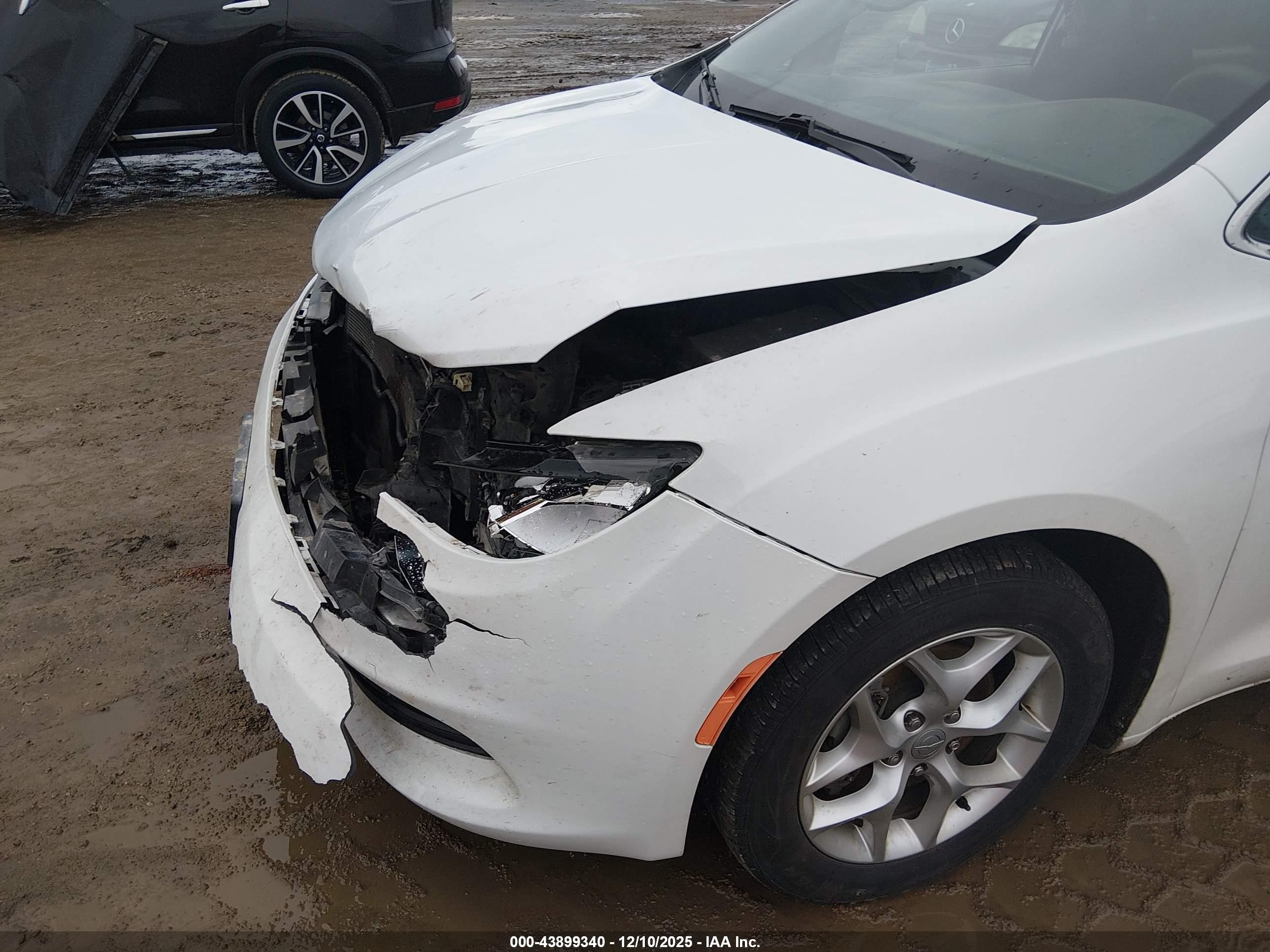 CHRYSLER PACIFICA image 6