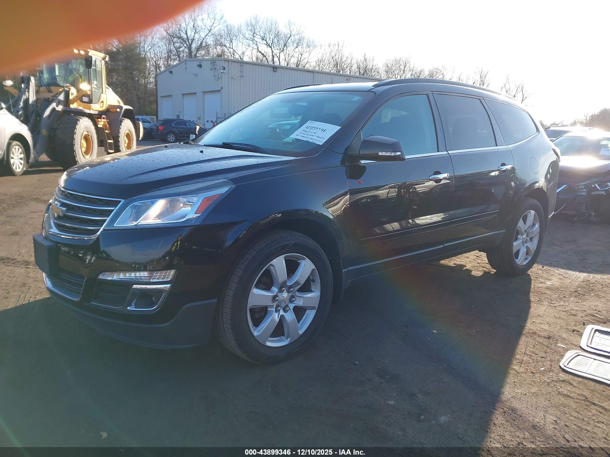 CHEVROLET TRAVERSE image 2