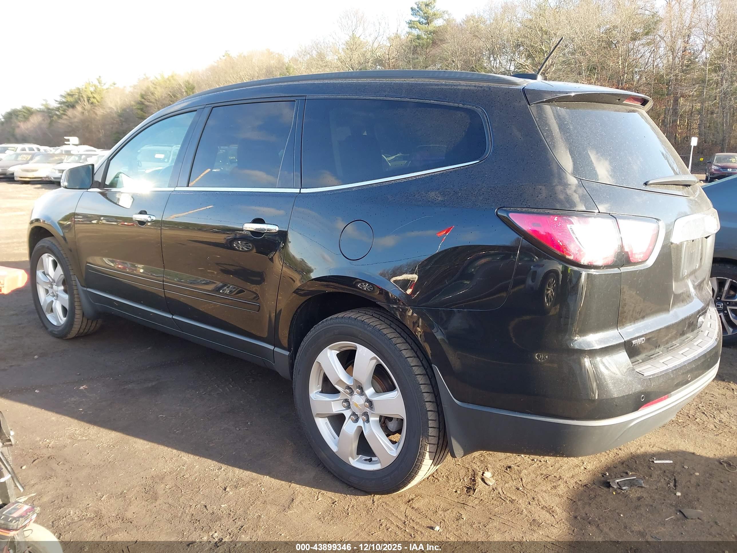 CHEVROLET TRAVERSE image 3
