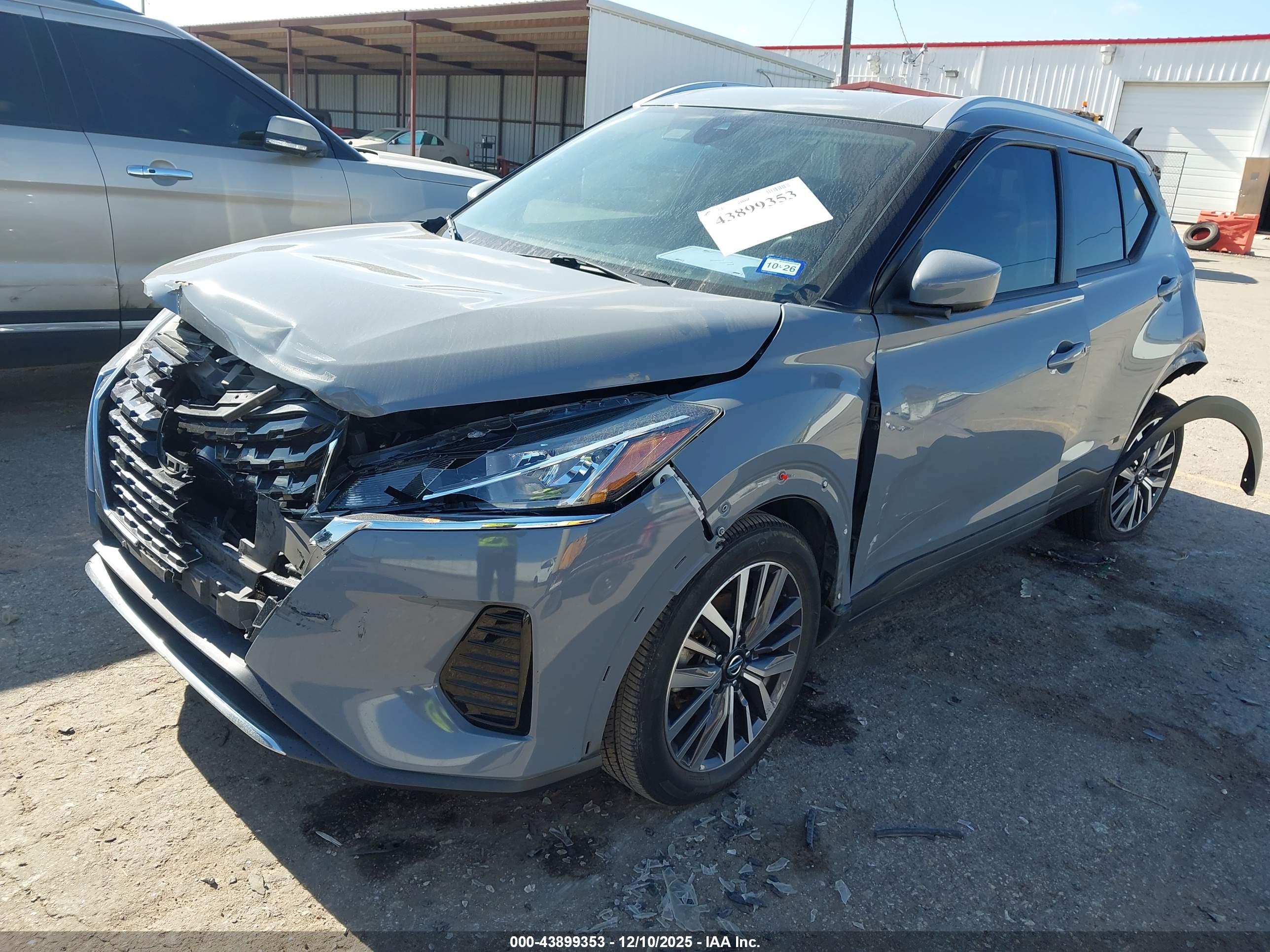 NISSAN KICKS image 2