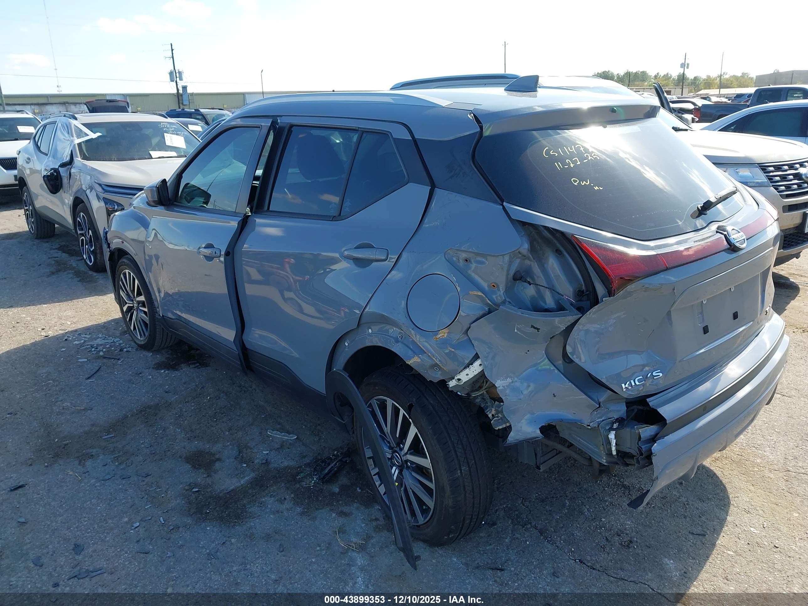 NISSAN KICKS image 3