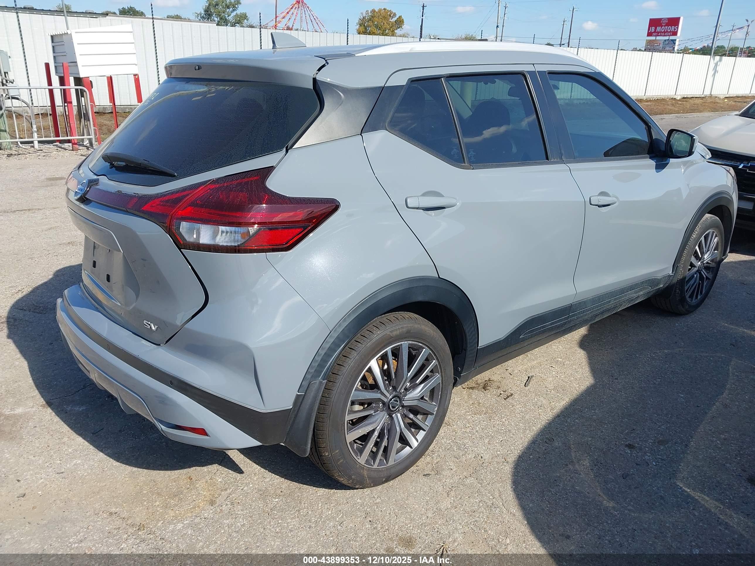 NISSAN KICKS image 4