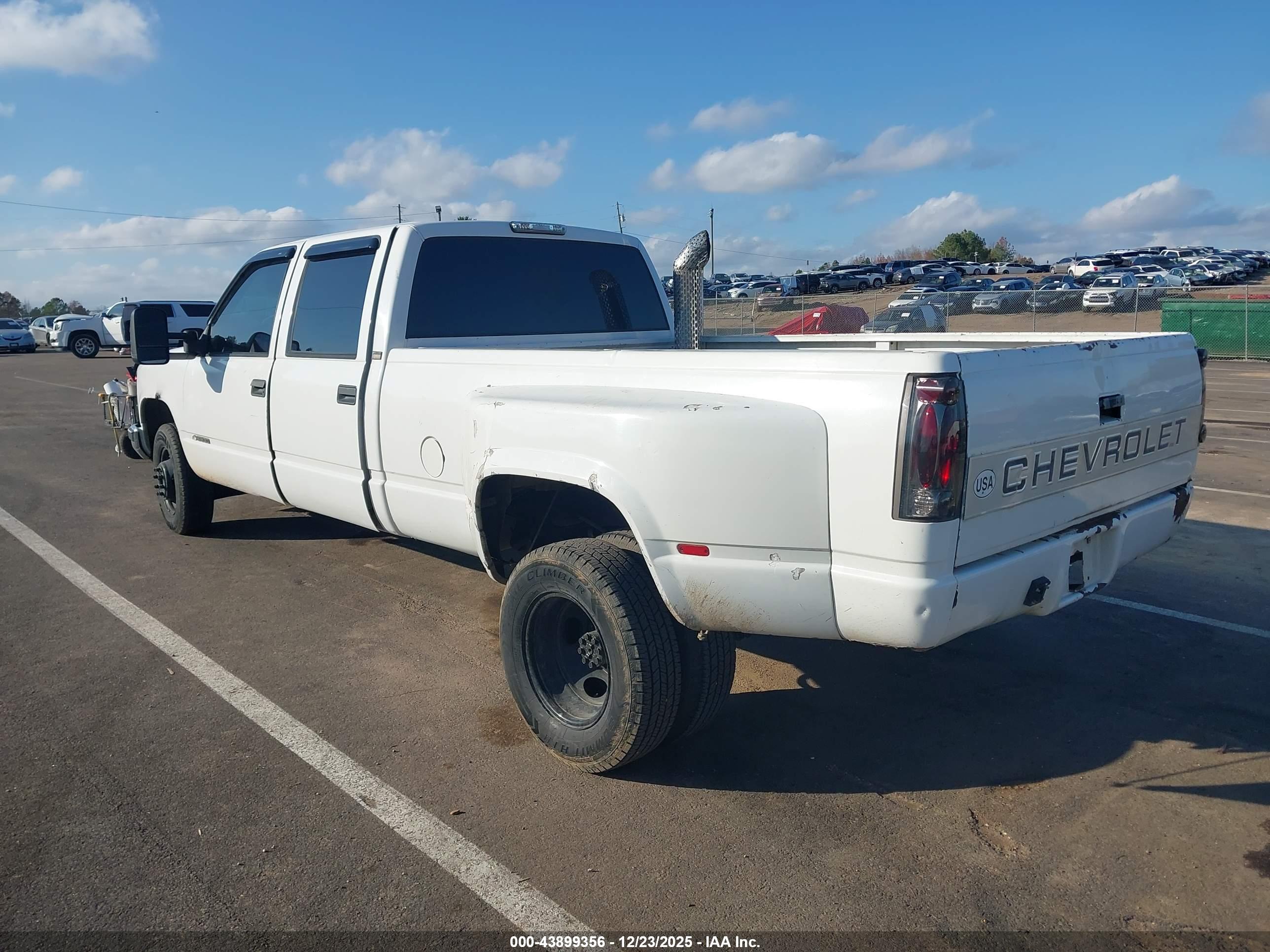 CHEVROLET GMT-400 image 3