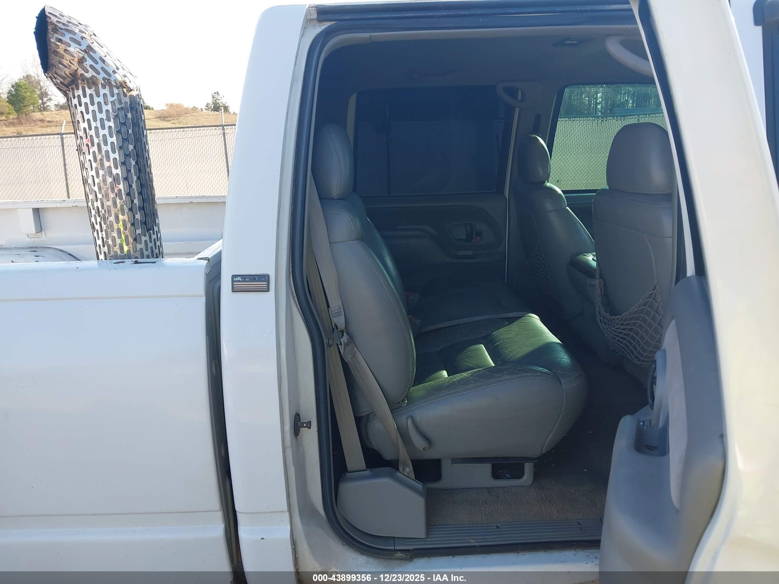 CHEVROLET GMT-400 image 8