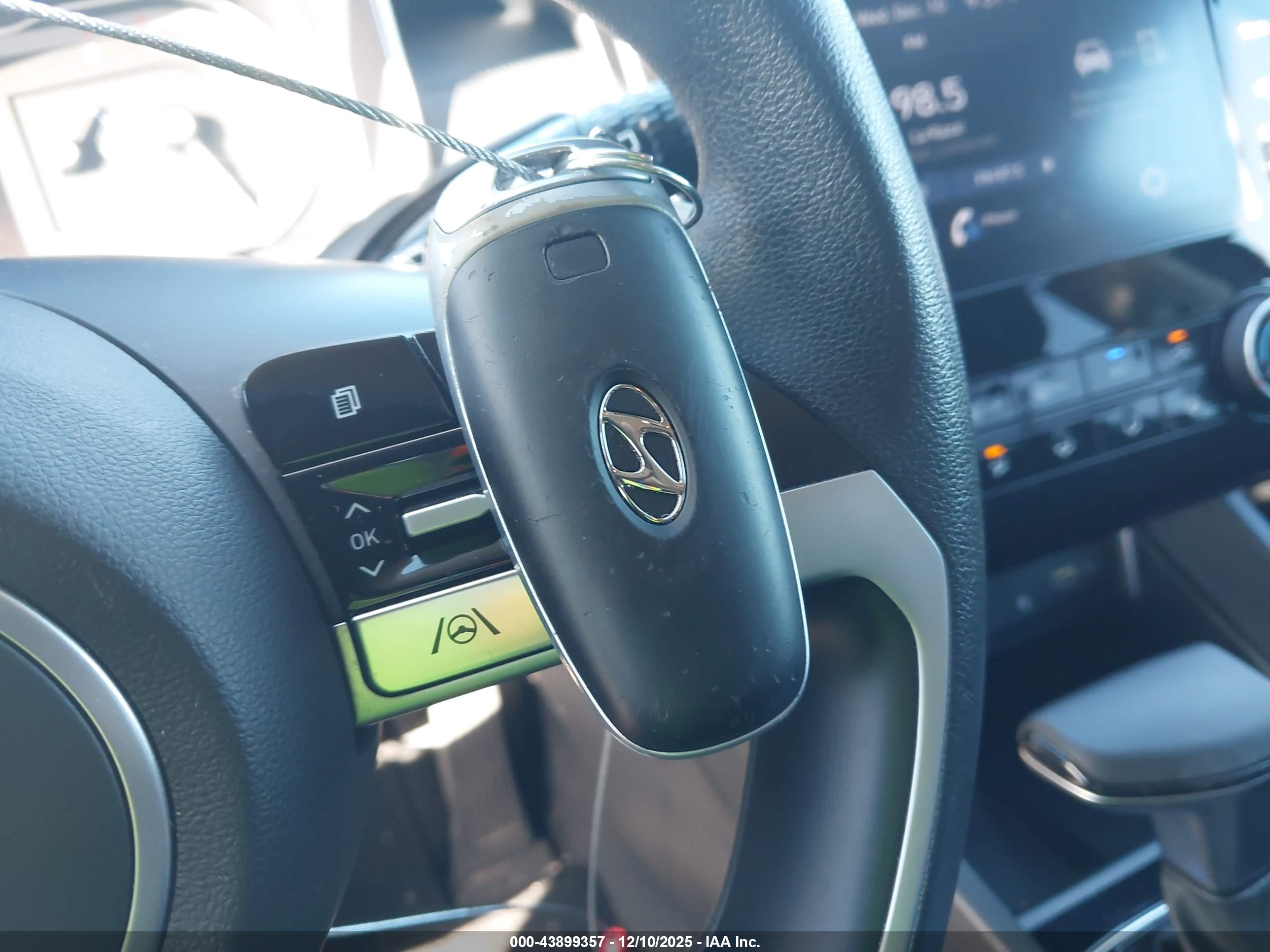HYUNDAI TUCSON image 11