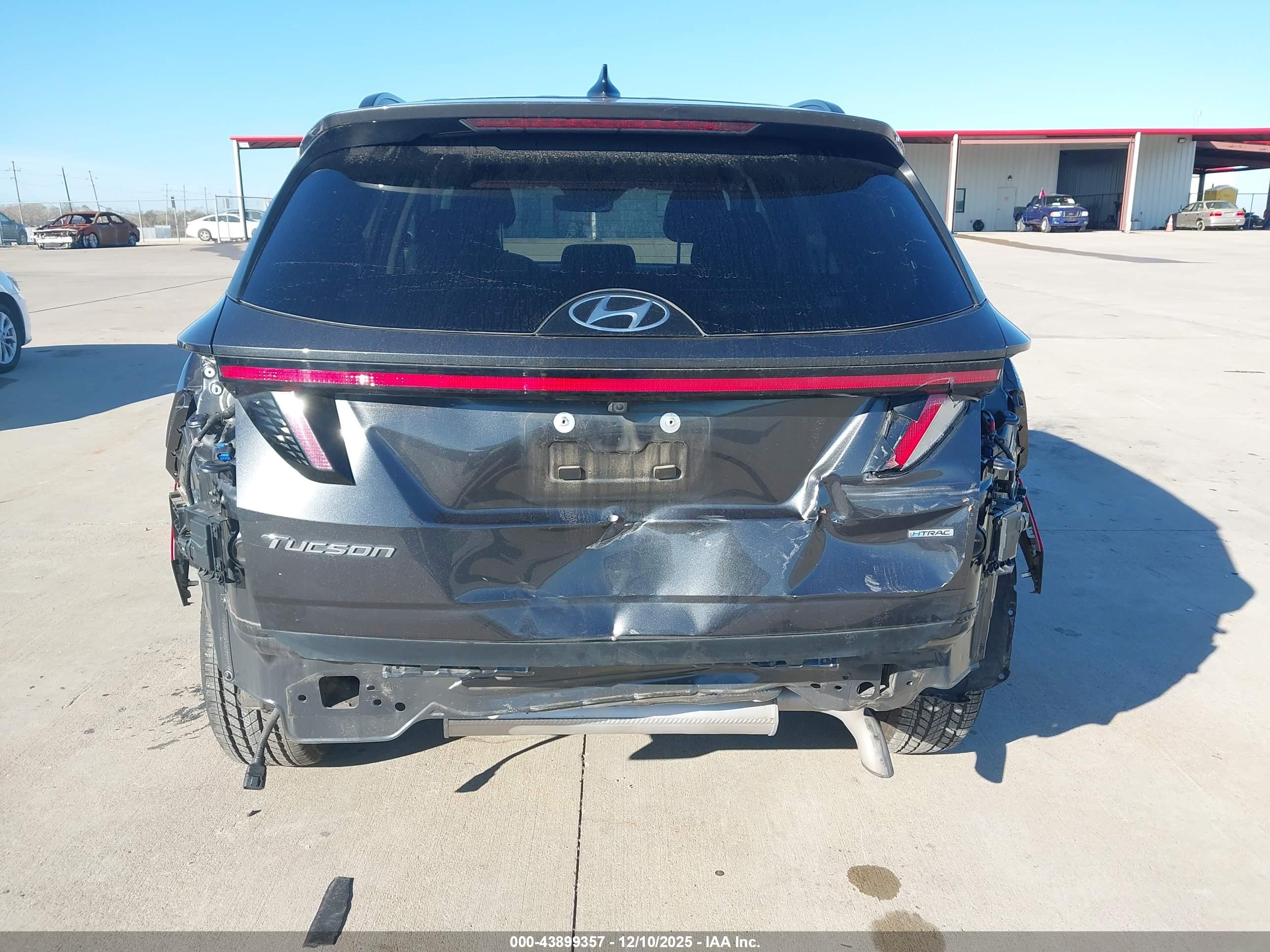 HYUNDAI TUCSON image 6