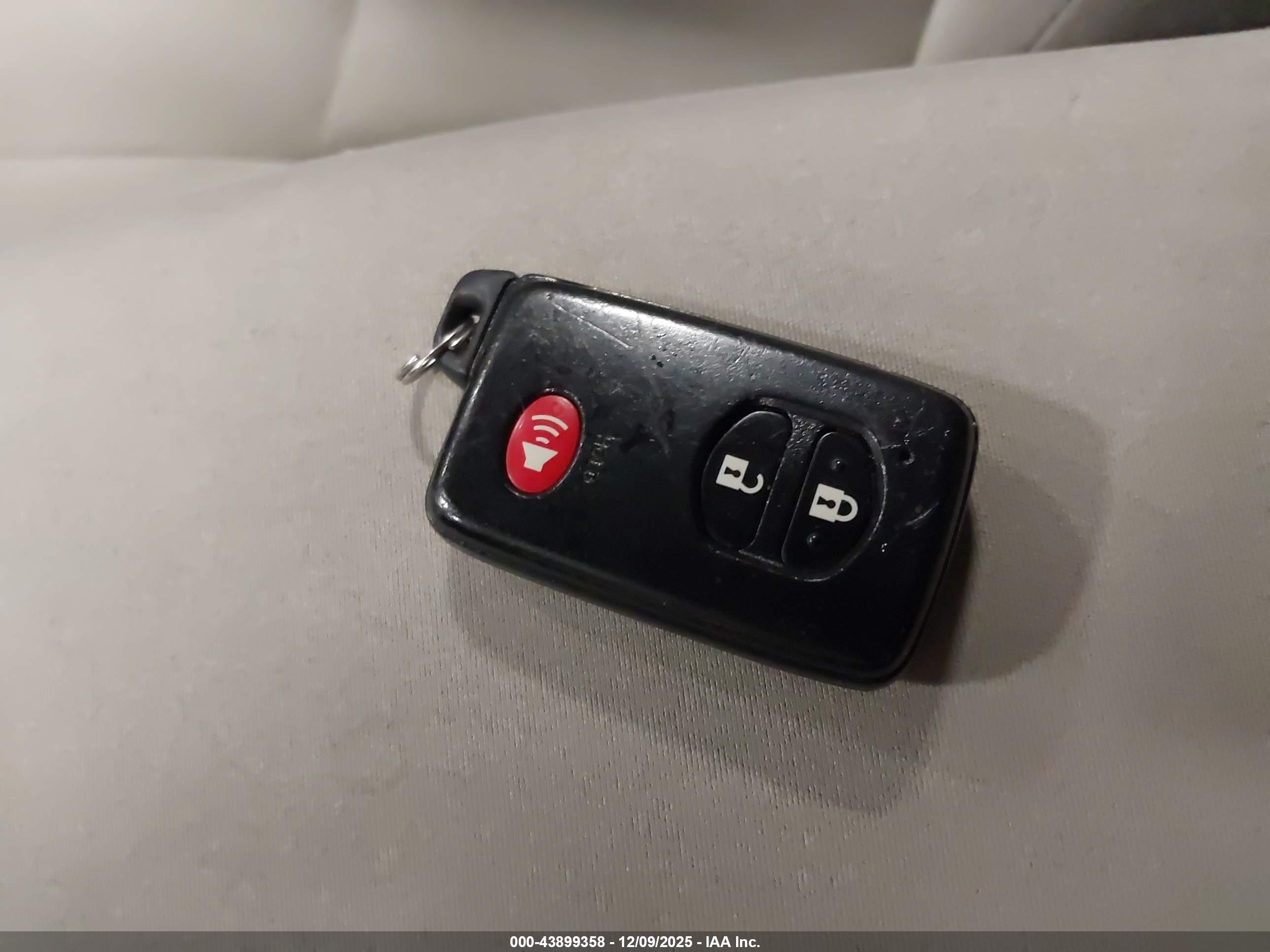 TOYOTA PRIUS image 11