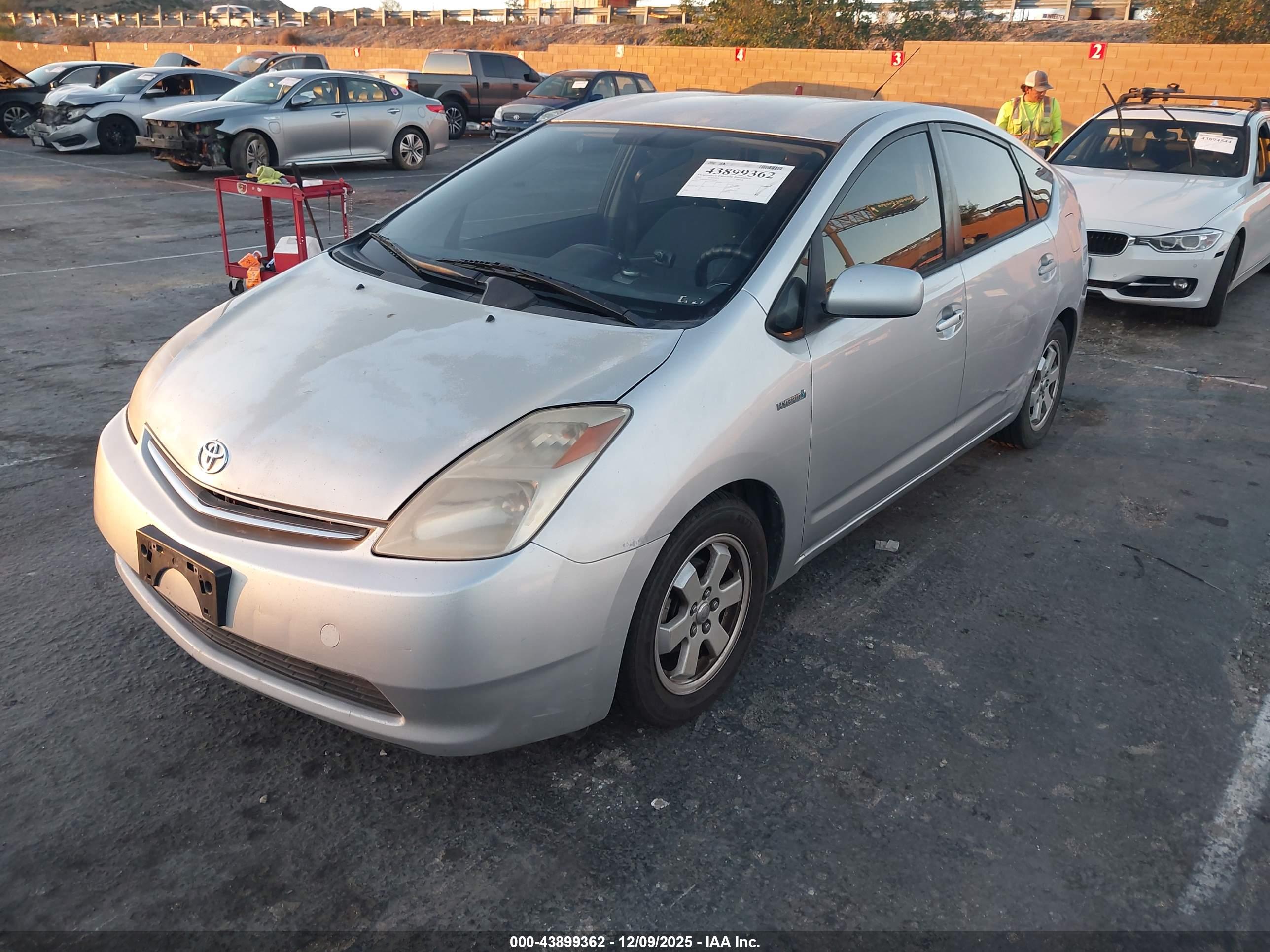 TOYOTA PRIUS image 2