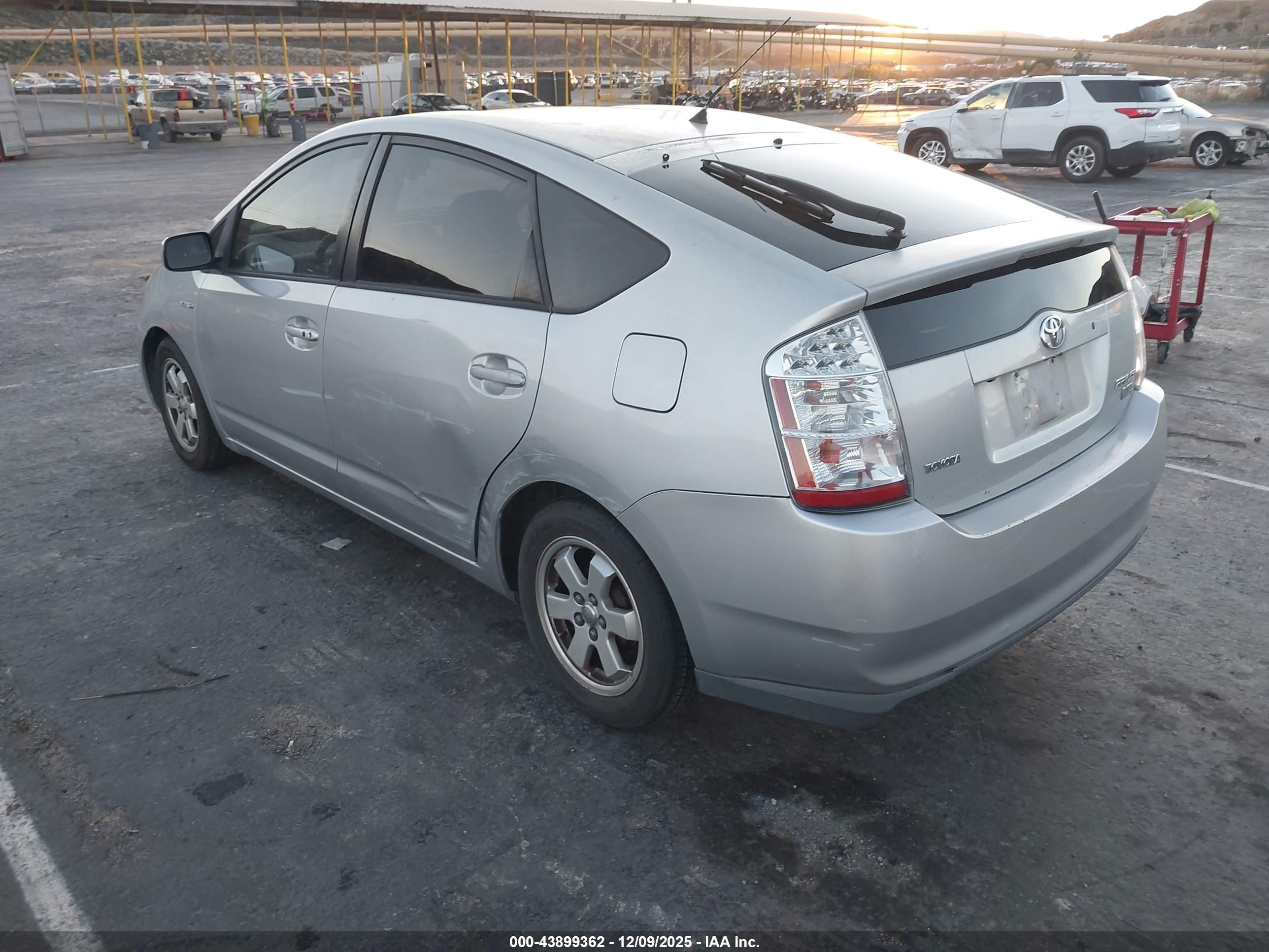TOYOTA PRIUS image 3